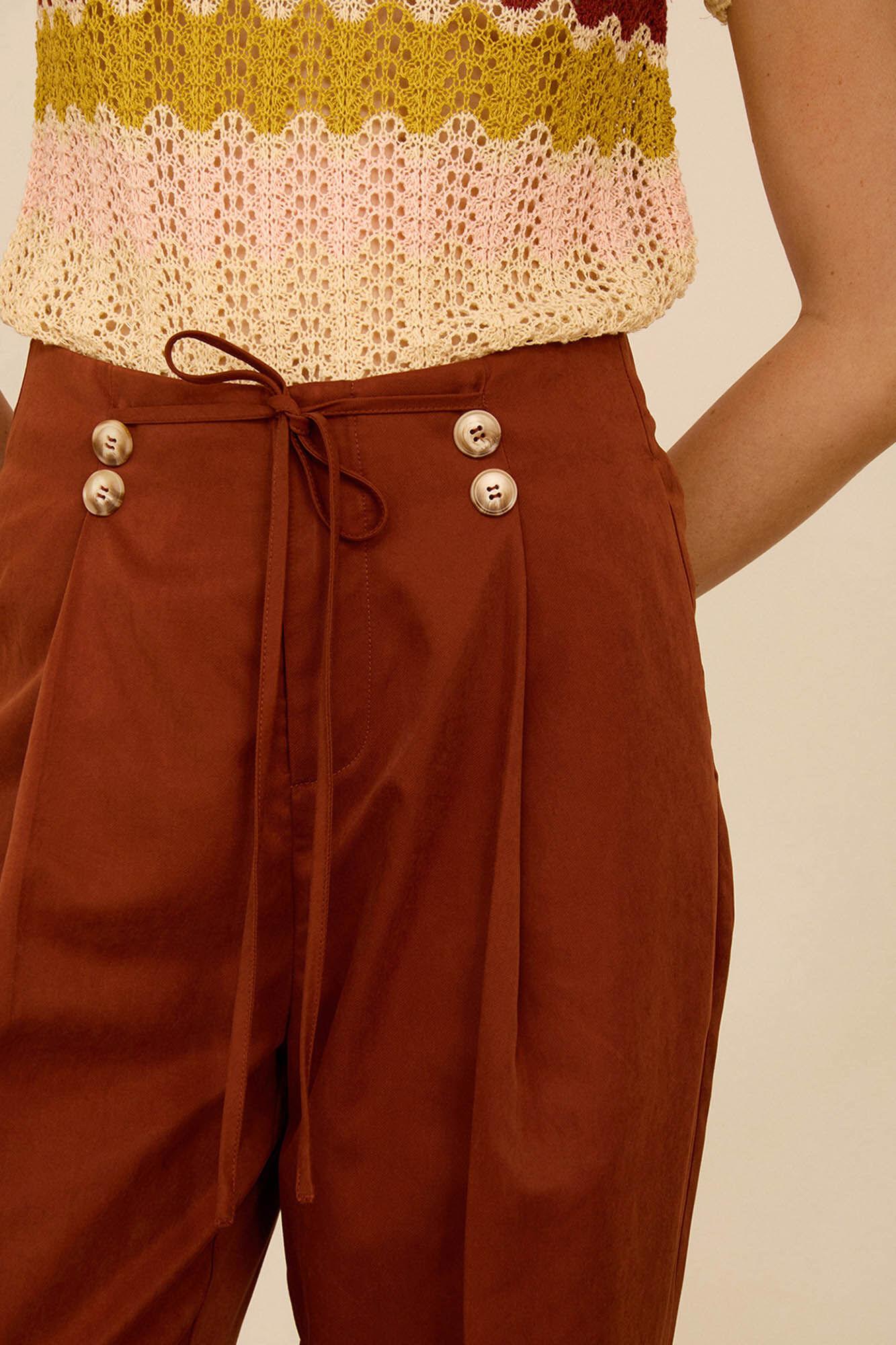 Meisie Cal&ccedil;a de tornozelo com pin&ccedil;as Castanho