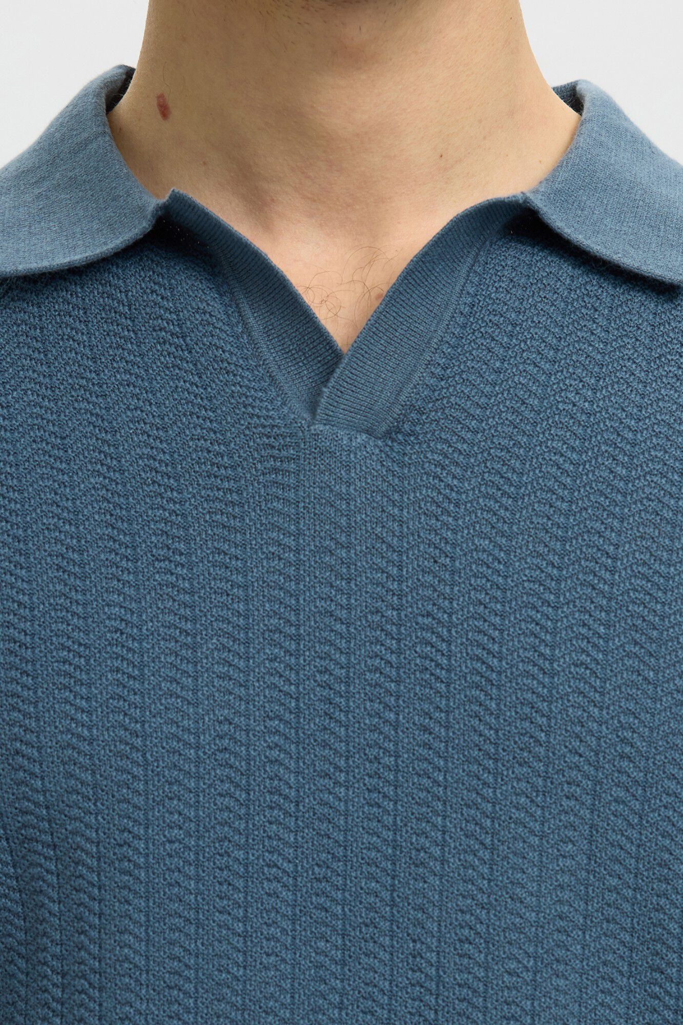 Selected Polo de punto con cuello abierto