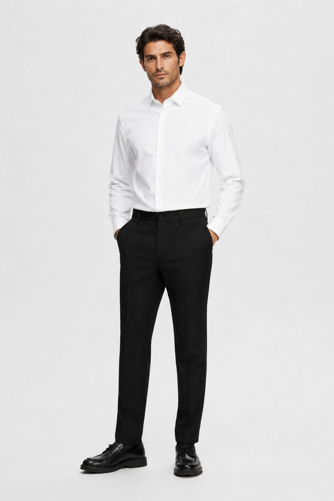 Selected Cal&ccedil;as de fato Slim Fit confecionadas com materiais reciclados. 