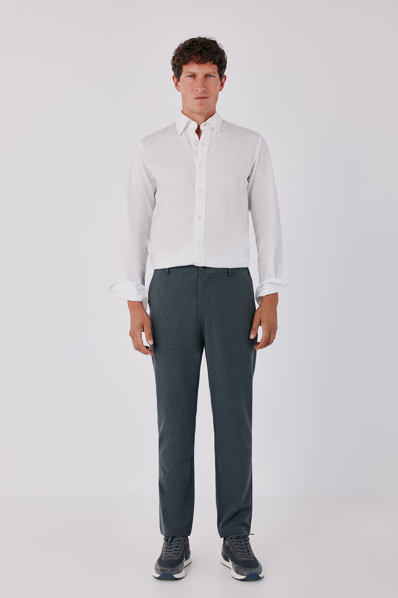 Cortefiel Cal&ccedil;as chino confort com el&aacute;sticos tapered