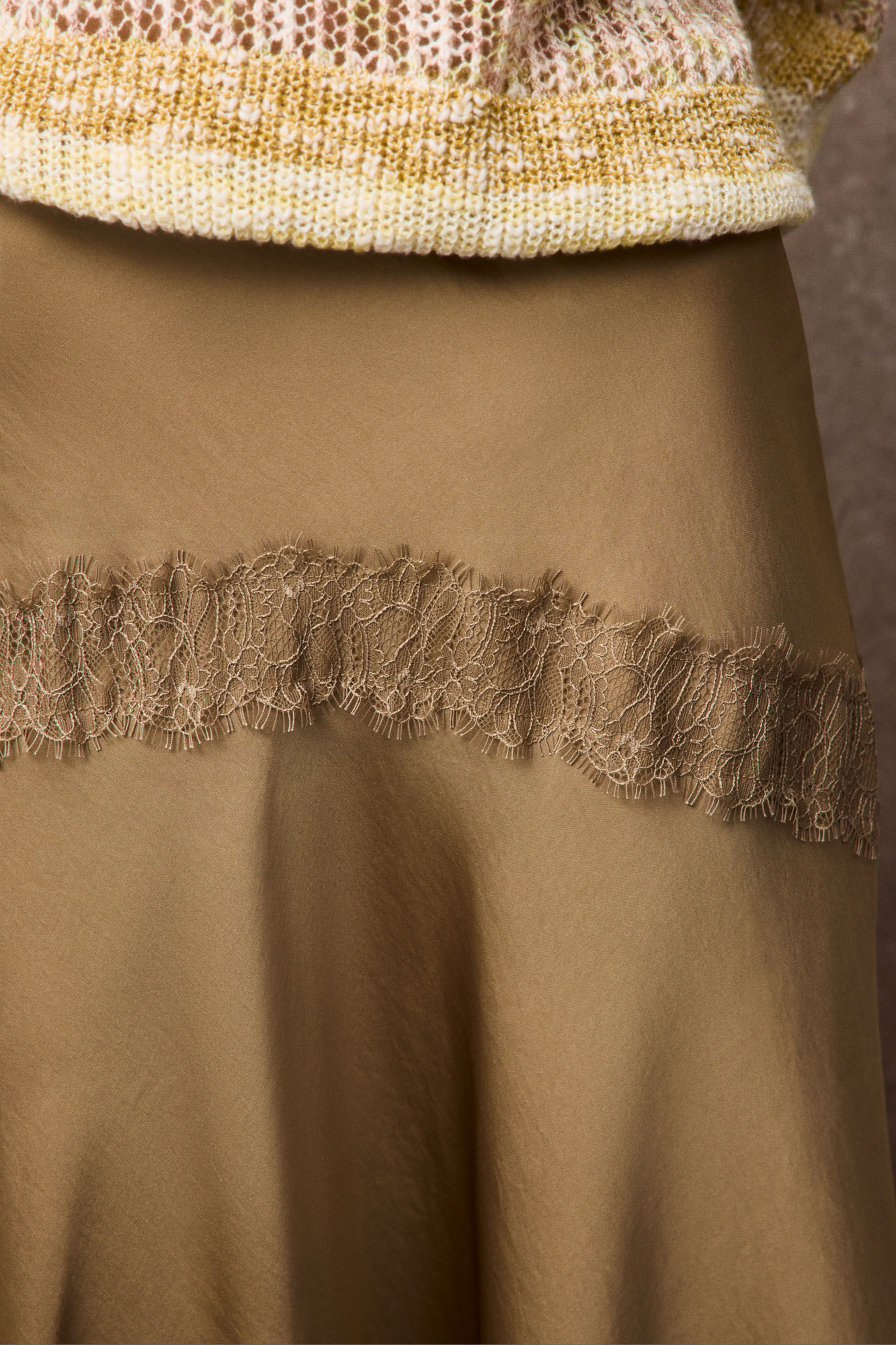 Slowlove Falda midi de sat&eacute;n y encaje Beige