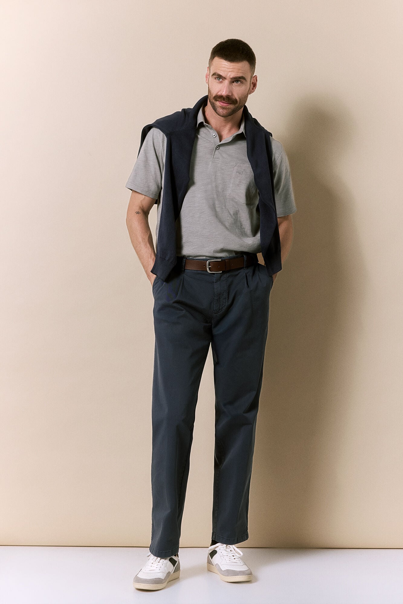 OOTO Pleated regular fit chinos