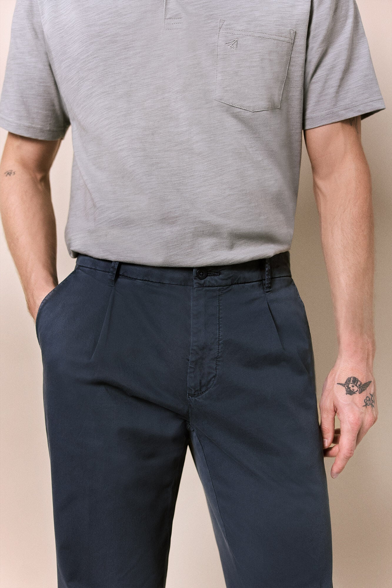 OOTO Cal&ccedil;as chino com pregas de corte regular Azul