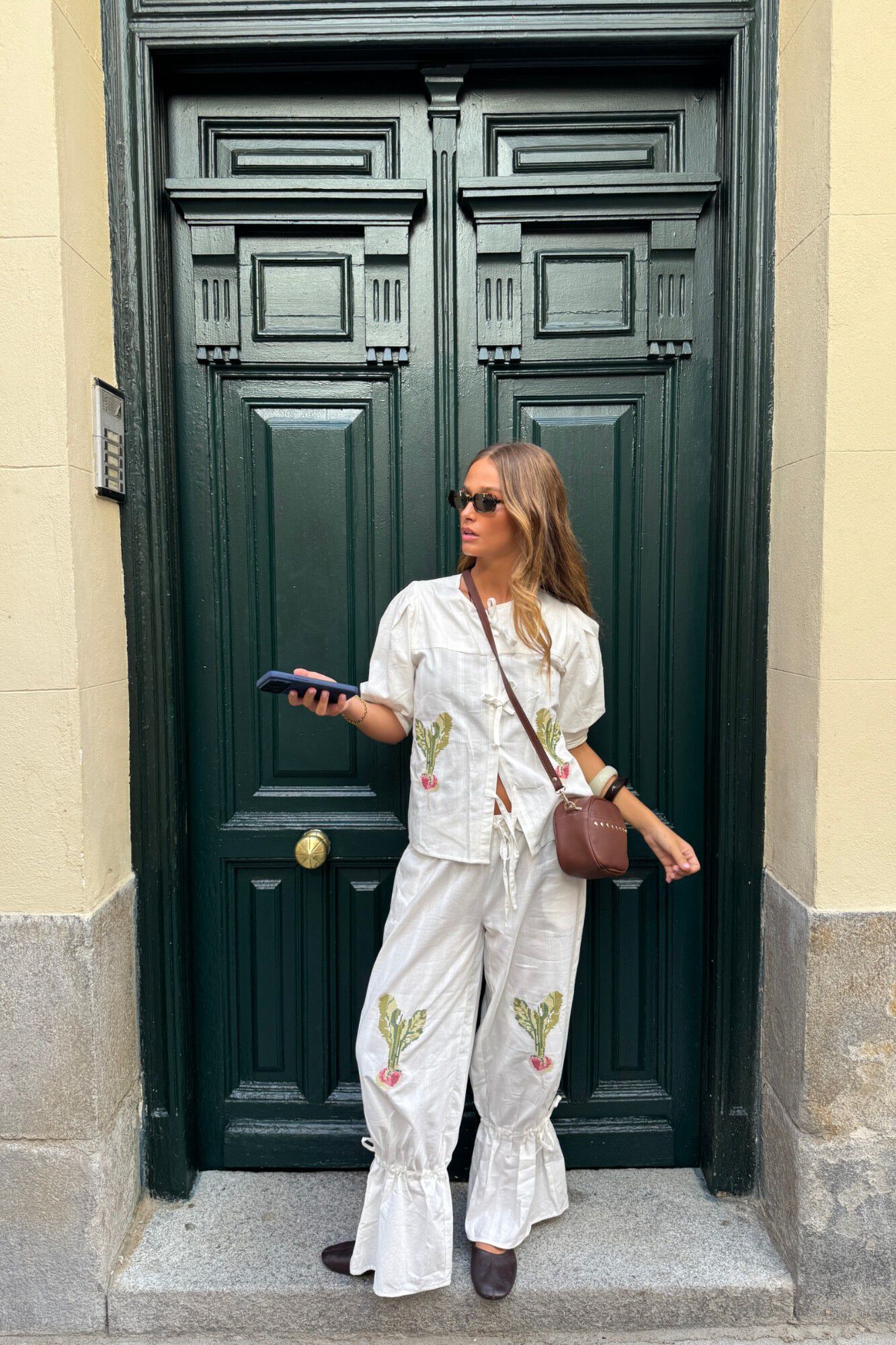 The Code Mala a tiracolo Lola em pele com tachas