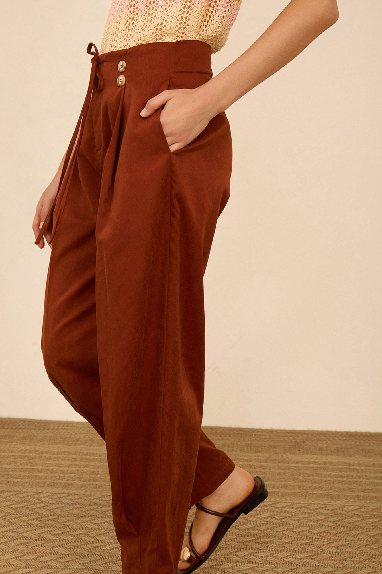 Meisie Cal&ccedil;a de tornozelo com pin&ccedil;as Castanho
