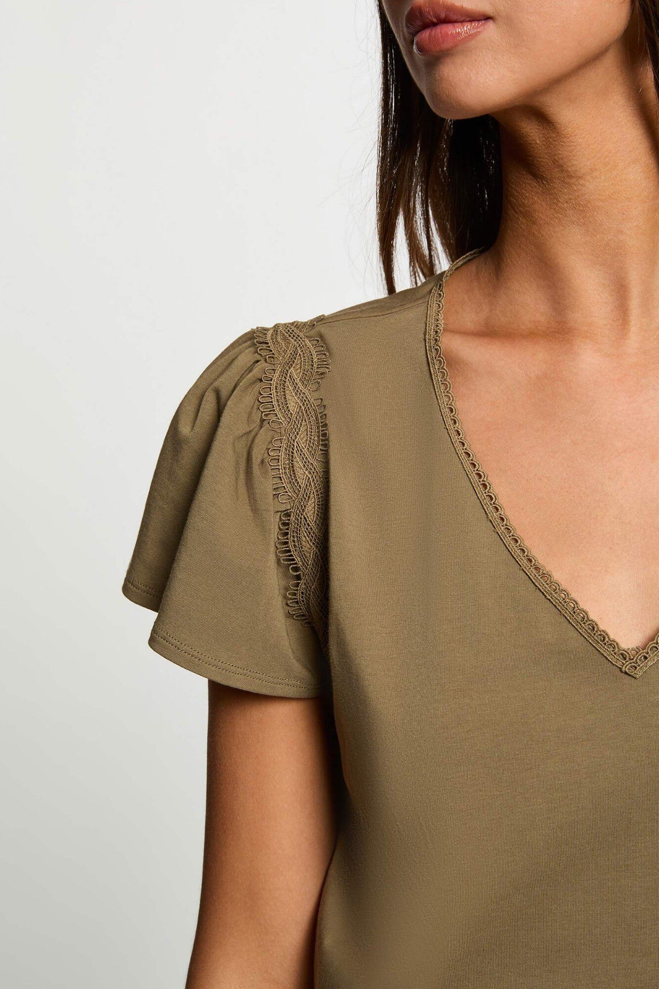 Morgan T-shirt com gola em bico e folhos Verde