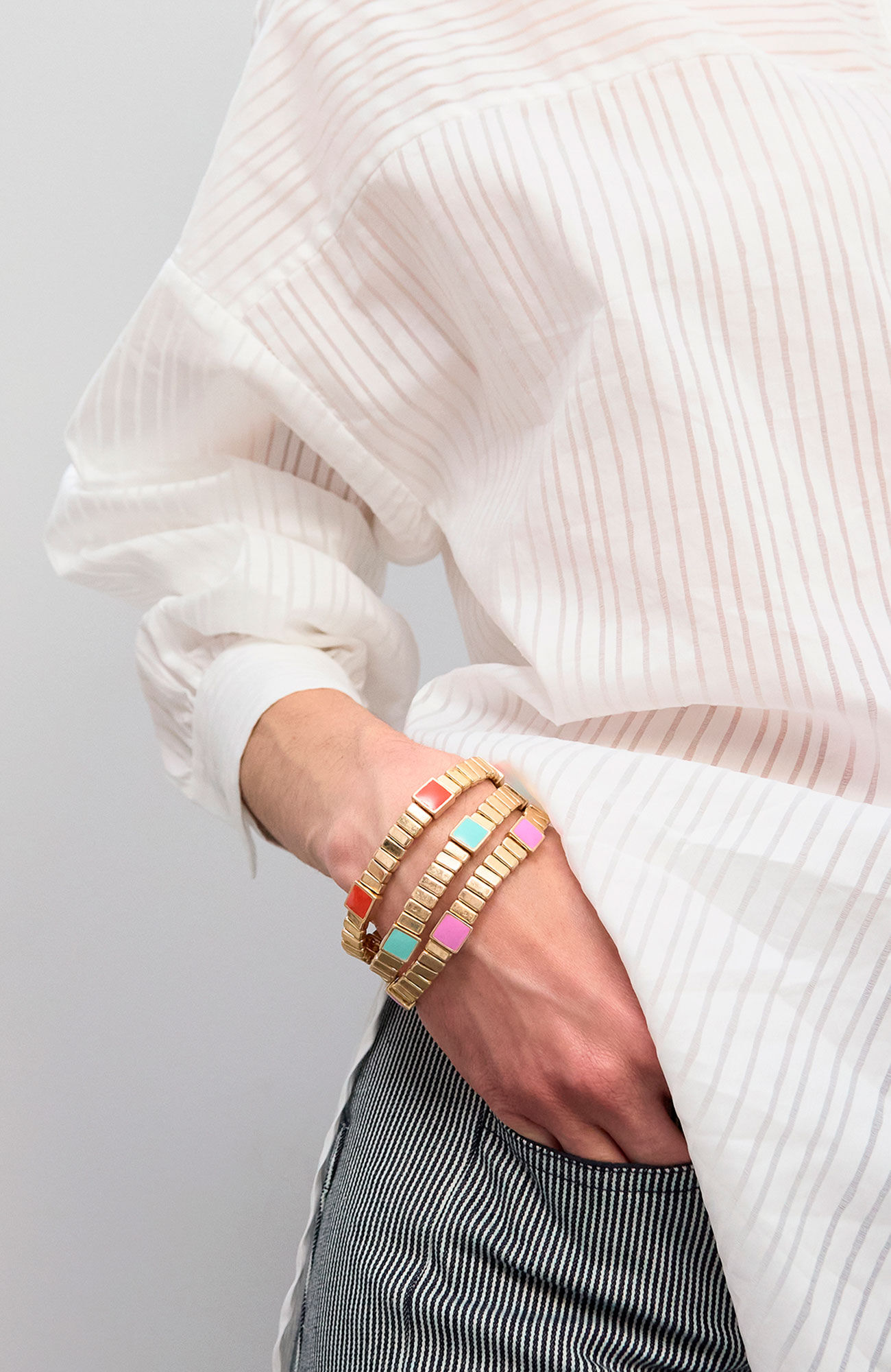 Lola Casademunt Set de pulseras el&aacute;sticas met&aacute;licas con detalles de color