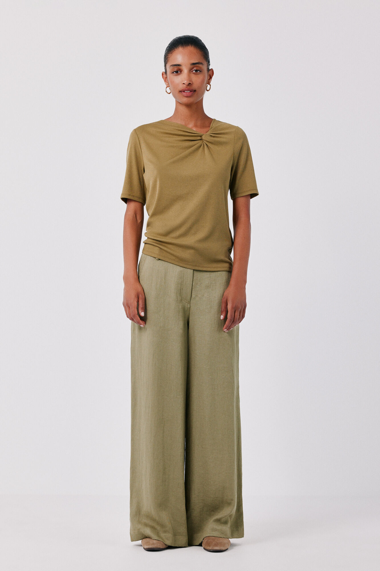 Cortefiel Camiseta nudo escote