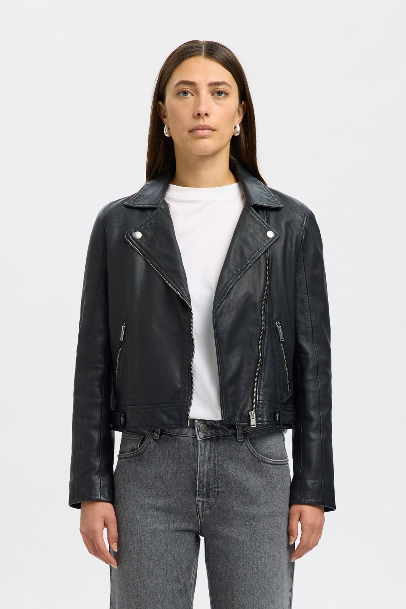 Selected Blus&atilde;o biker cropped 100% couro. Preto