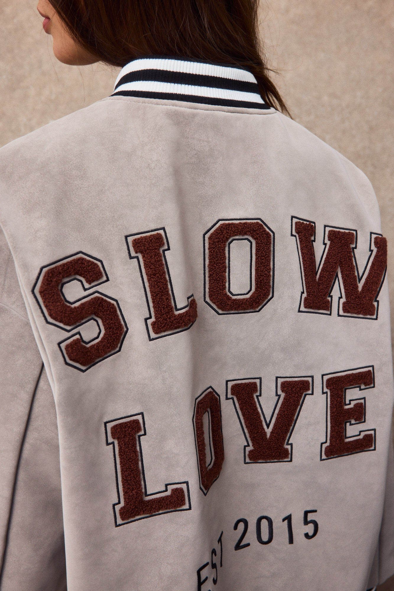 Slowlove Blus&atilde;o bomber efeito pele Ecru