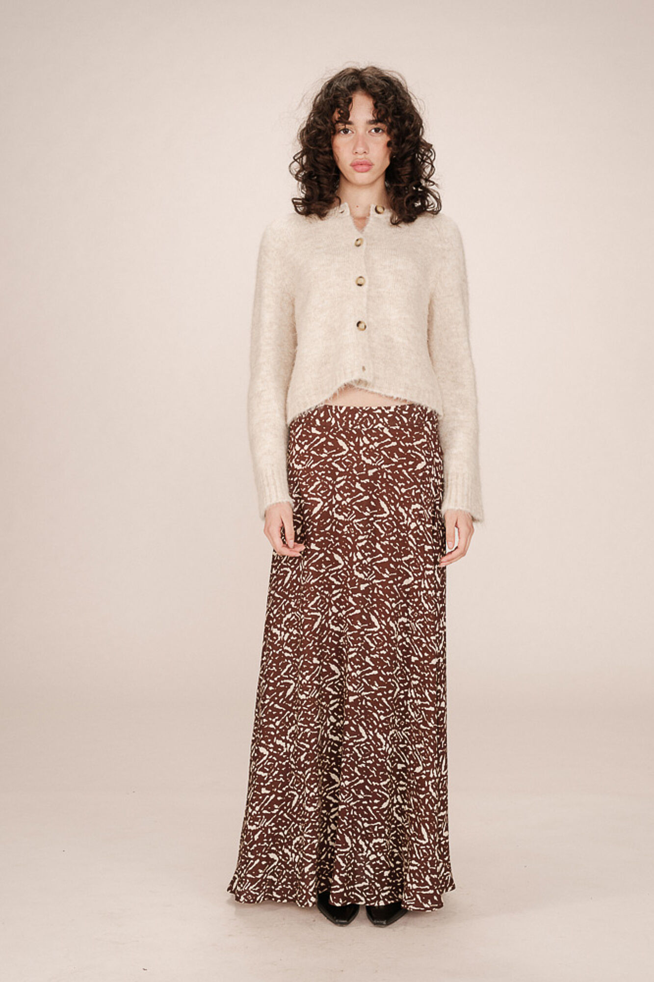 Grace & Mila Long flowing printed skirt with graphic motif Printed brown