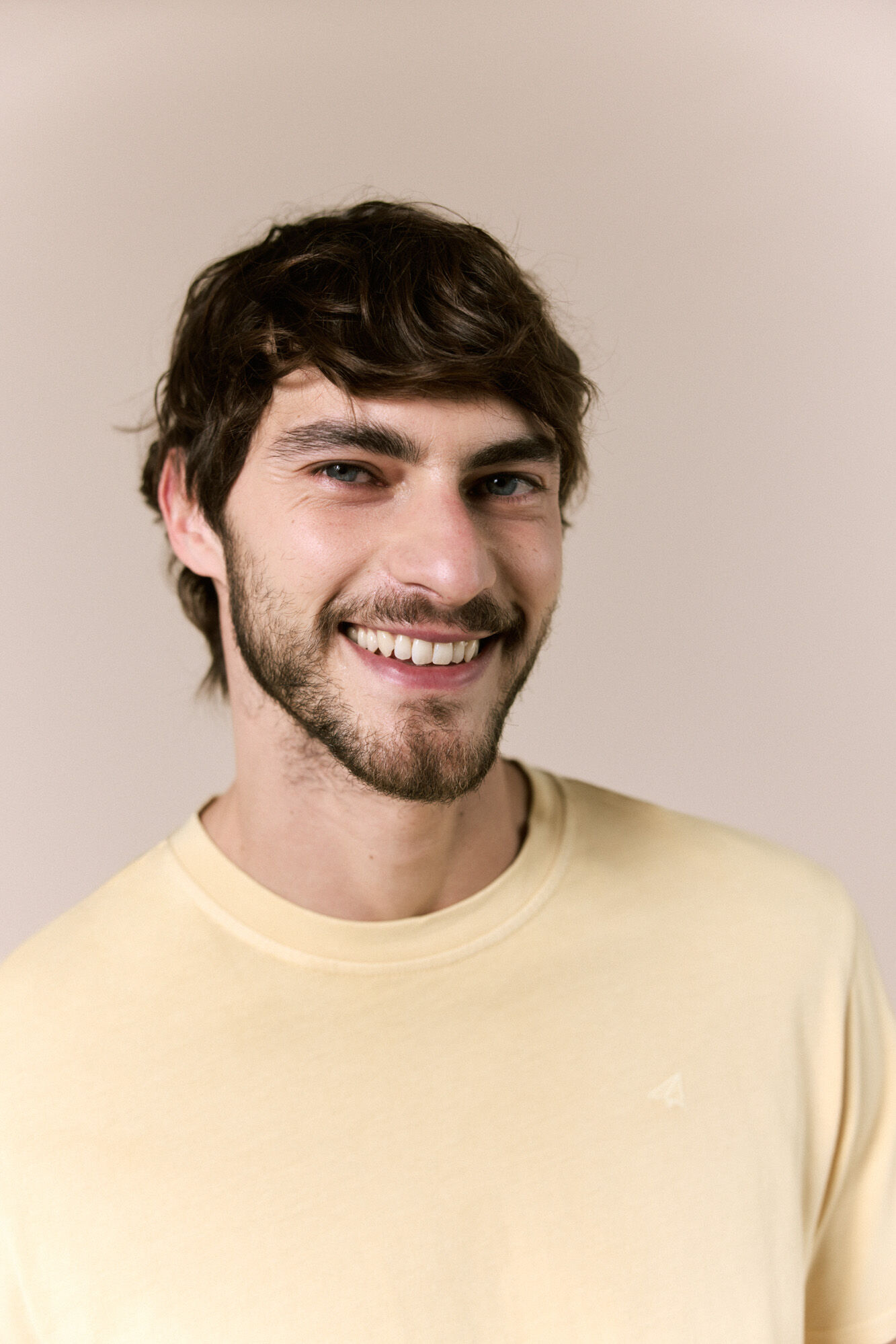 OOTO T-shirt b&aacute;sica lavada Dourado