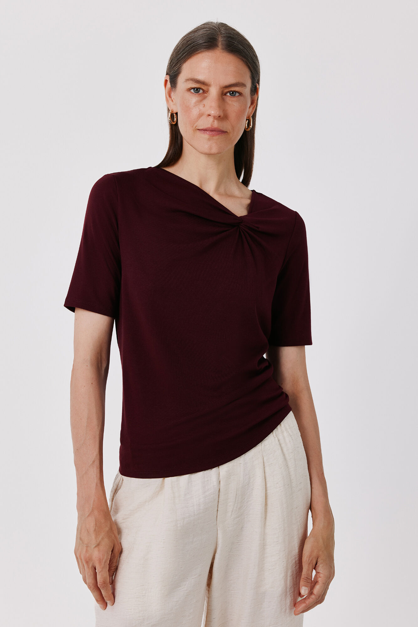 Cortefiel Camiseta nudo escote