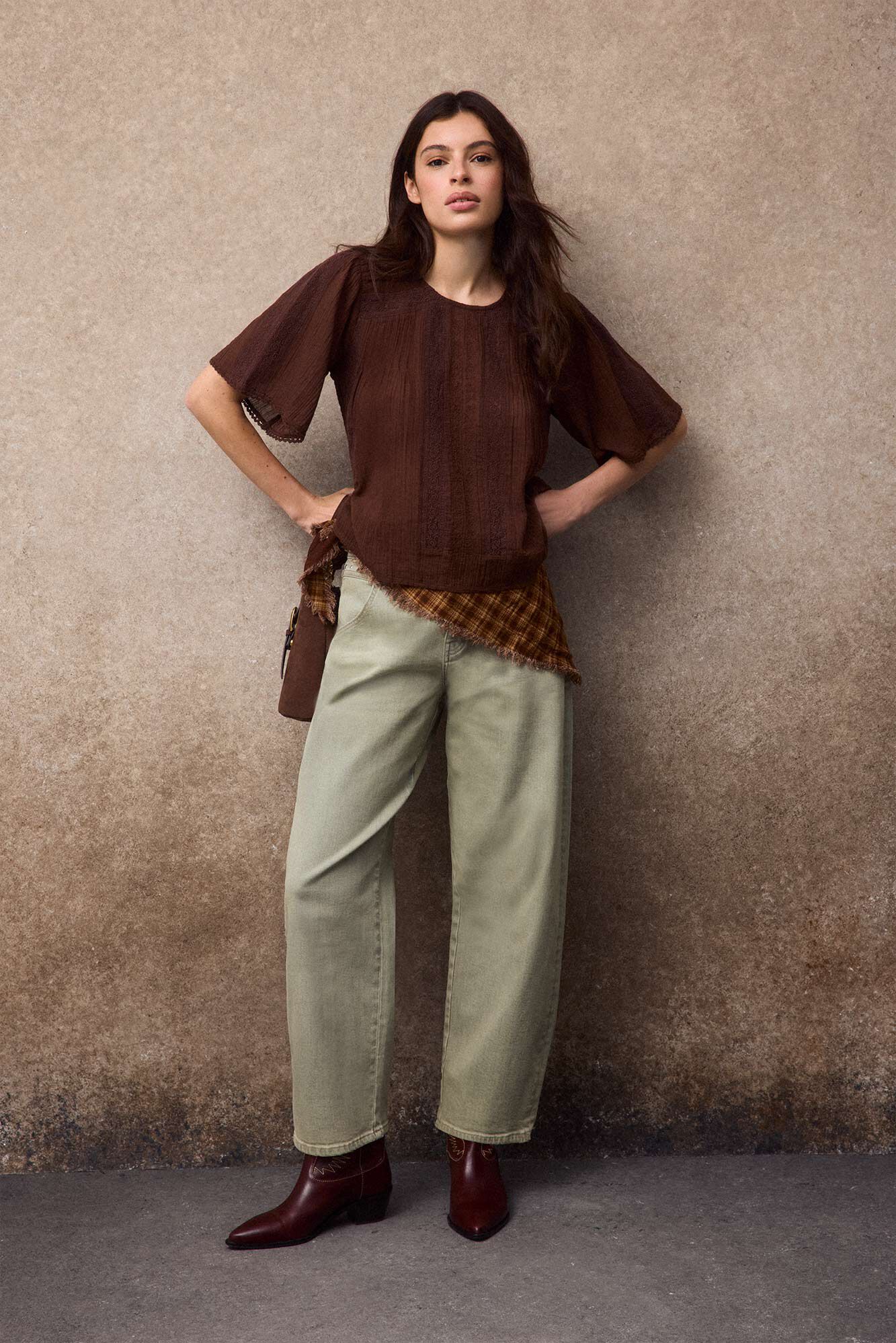 Slowlove Blusa detalles encaje Marr&oacute;n oscuro