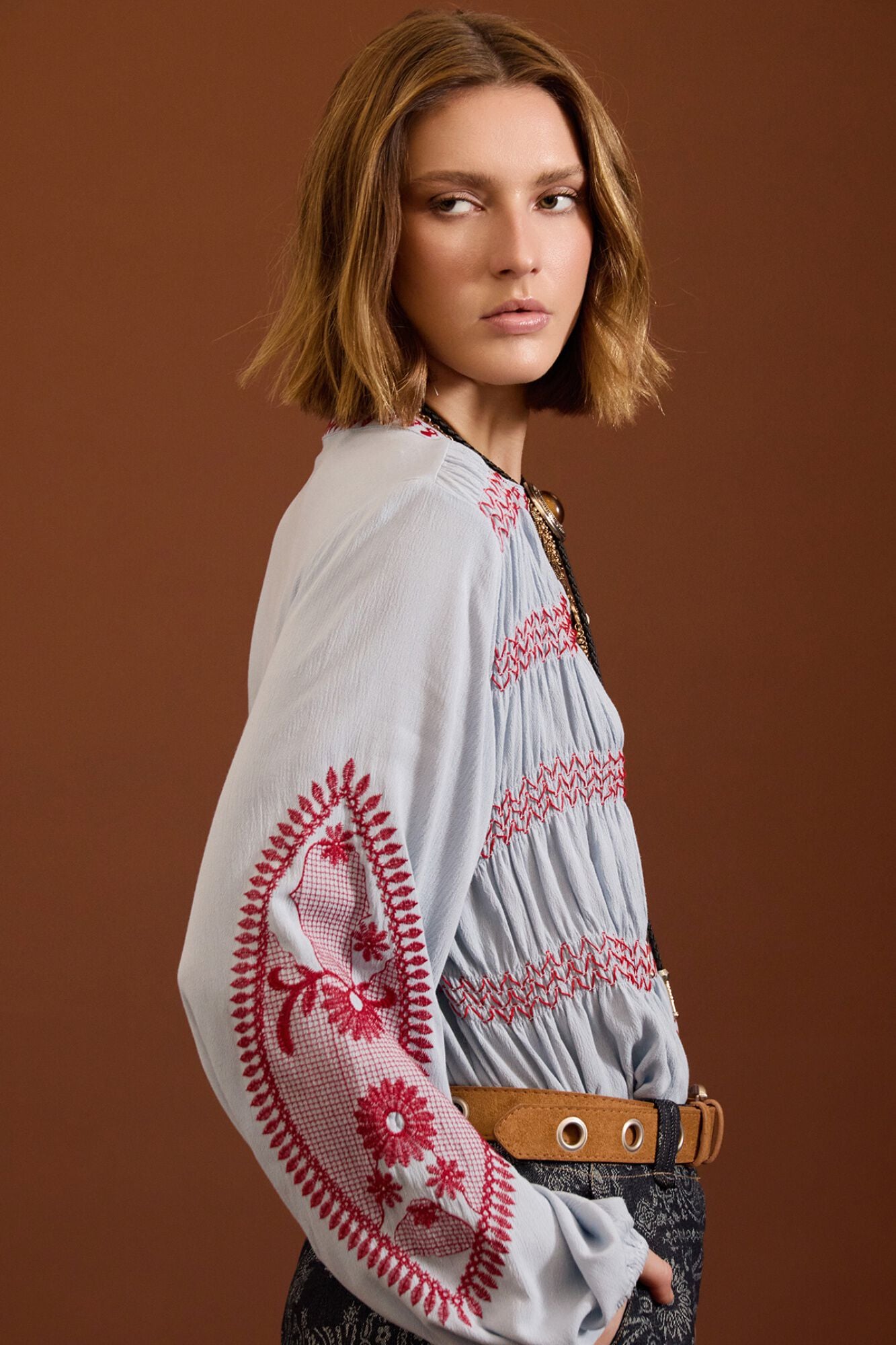 Meisie Blusa bordada com folhos Azul