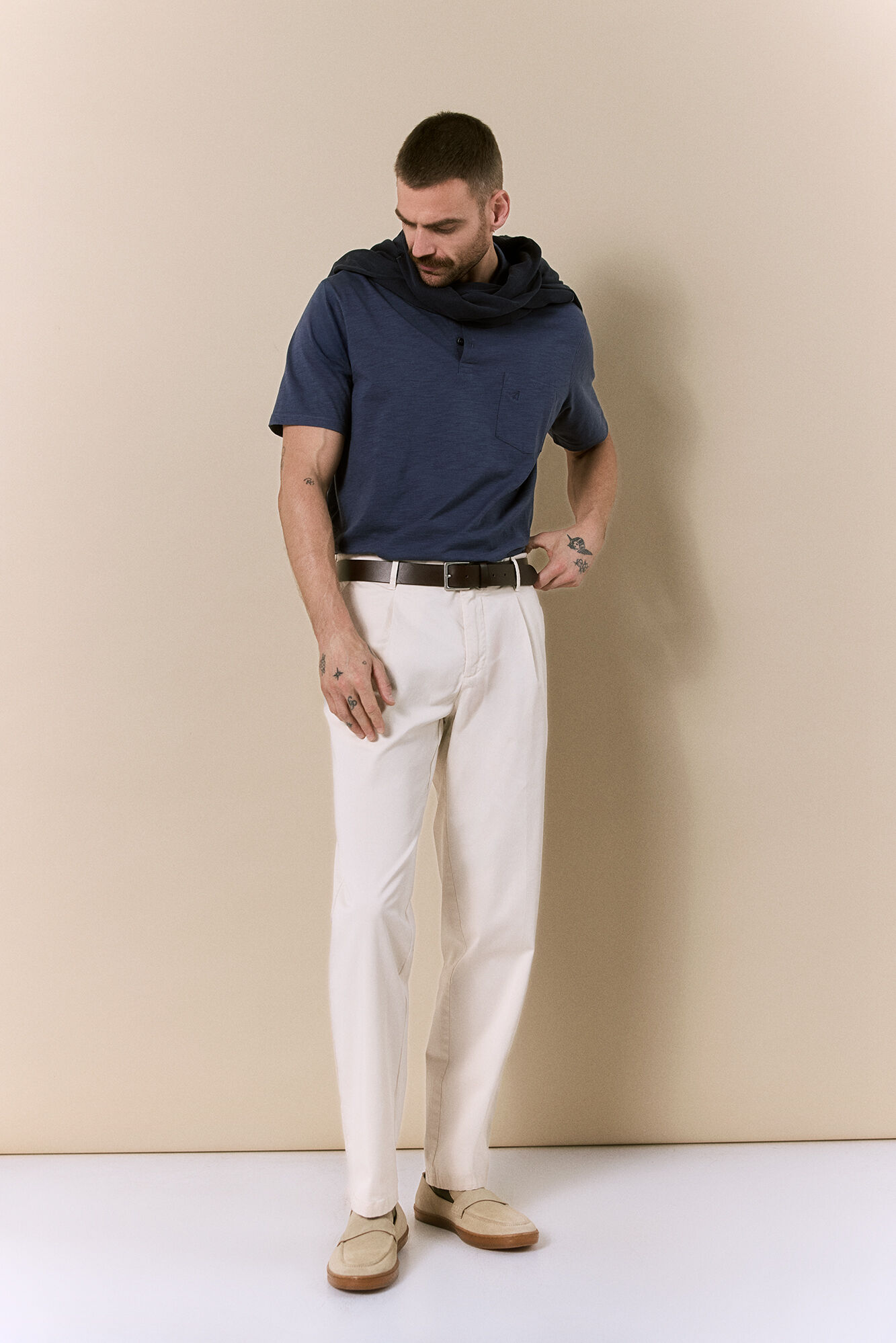 OOTO Pleated regular fit chinos