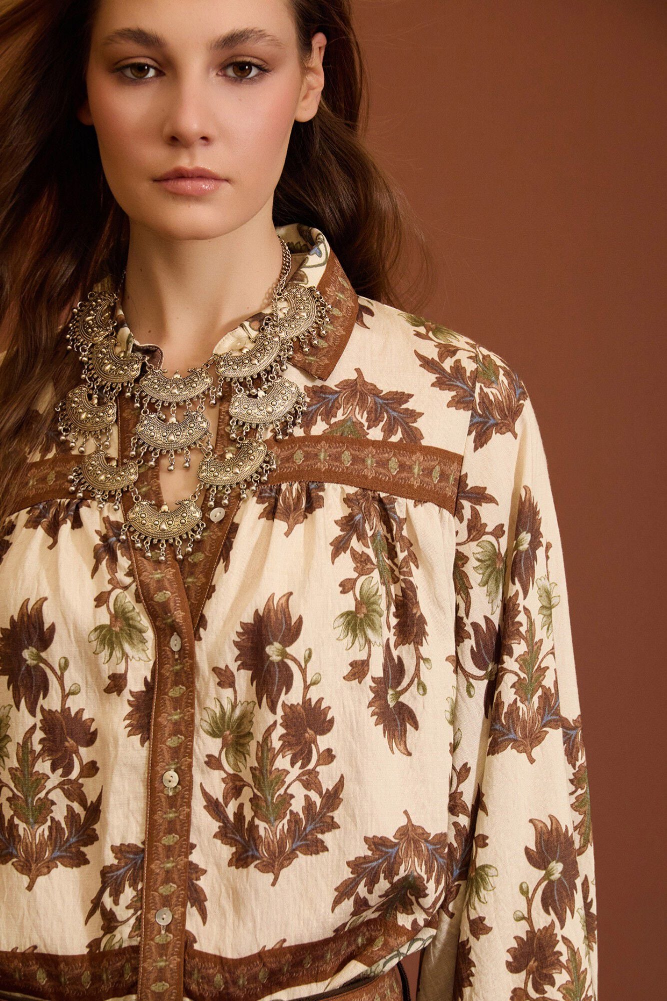 Meisie Blusa estampada com mangas bufantes Tostado