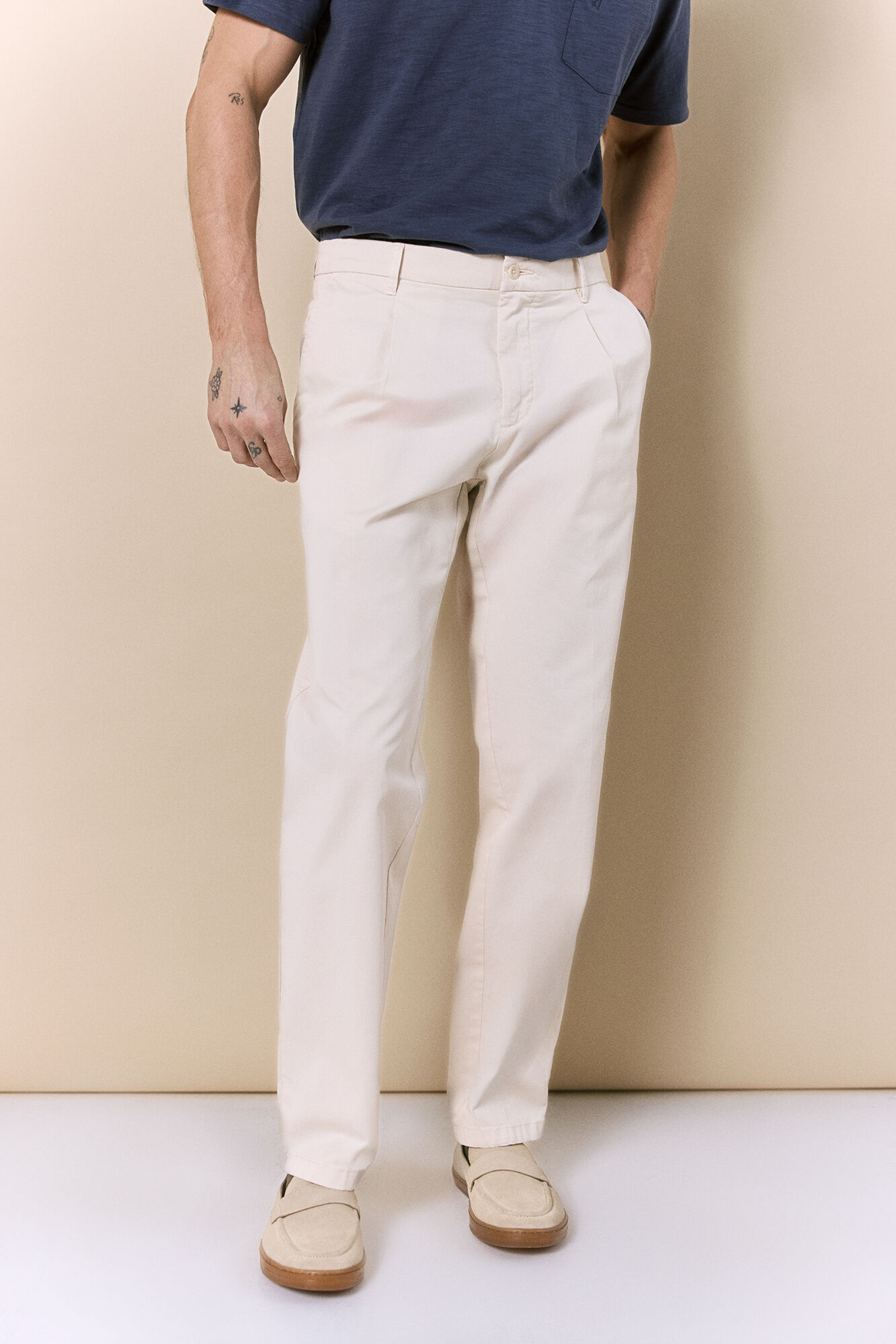 OOTO Pleated regular fit chinos