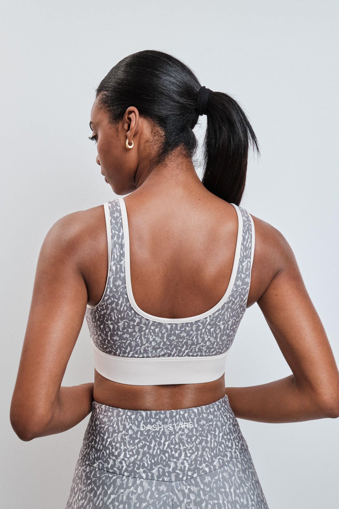 Dash and Stars Soutien desportivo 4D Stretch estampado animal cinzento