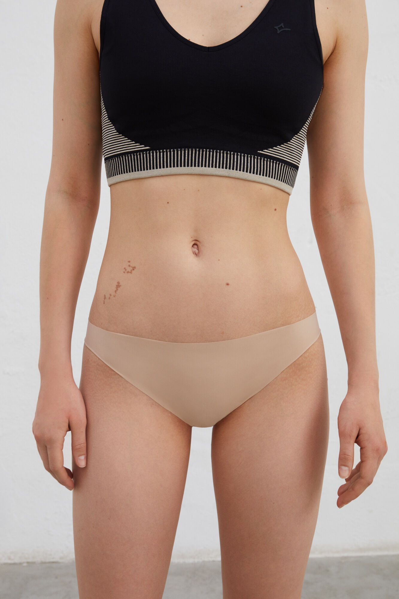 Dash and Stars Pacote de 2 cuecas cl&aacute;ssicas nude cortadas a laser cru