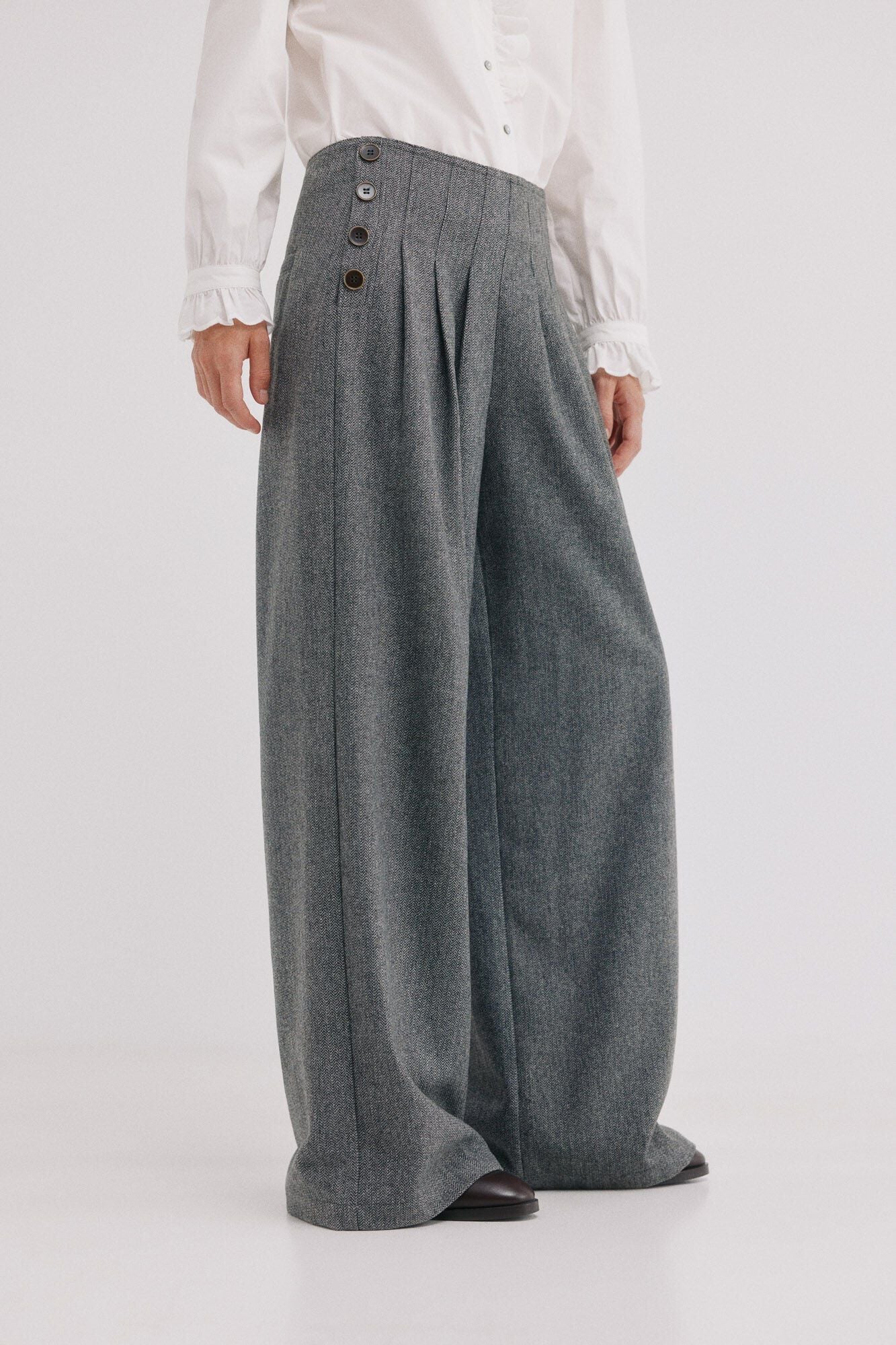 Hoss Intropia Phebe.Cal&ccedil;a com bot&otilde;es