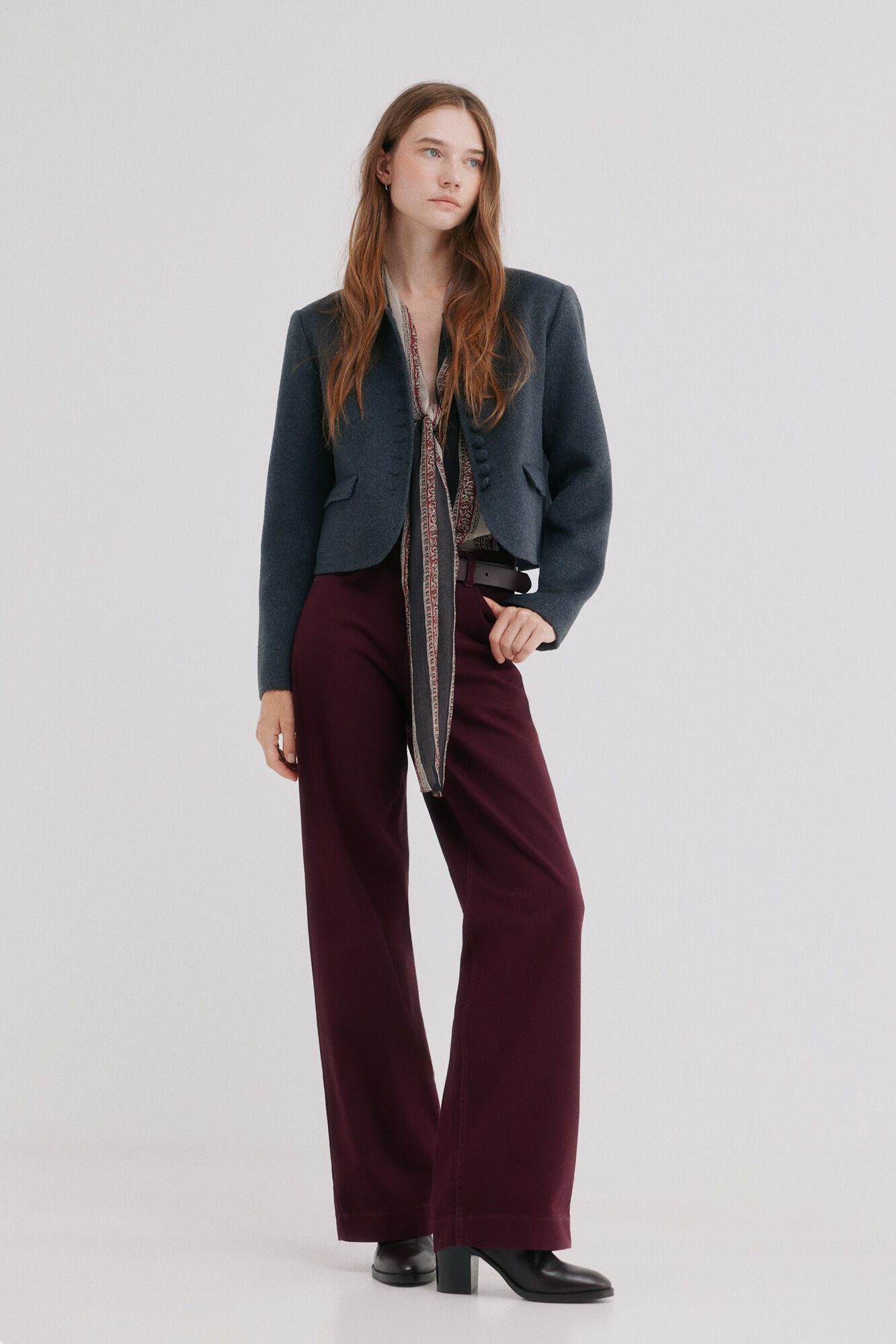Hoss Intropia Erea. Cropped blazer Gray