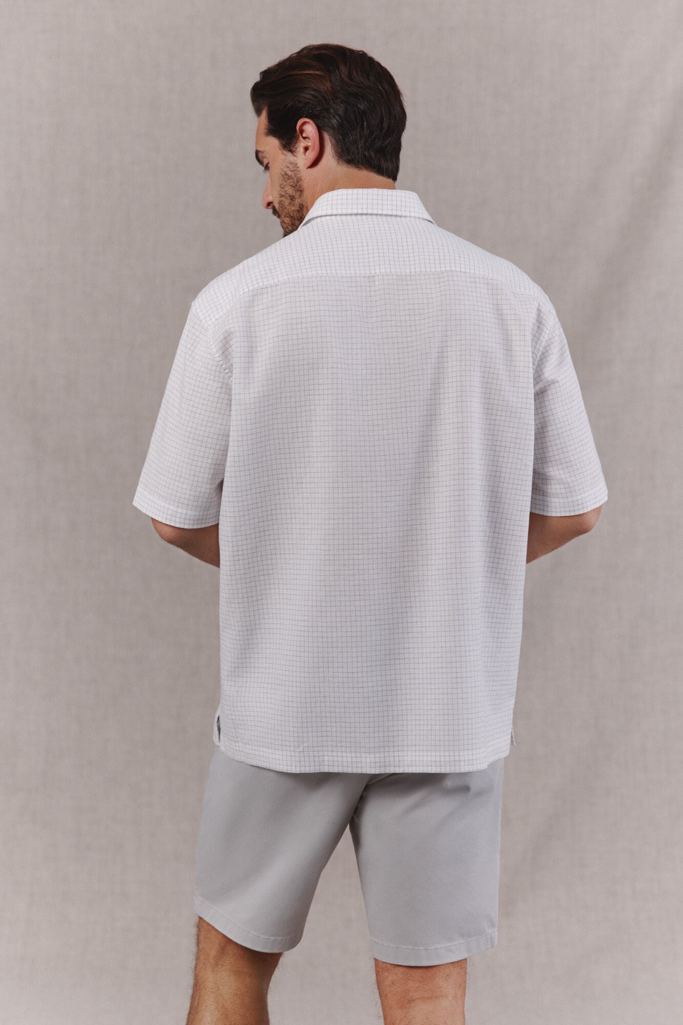 OOTO Camisa em algod&atilde;o e linho com padr&atilde;o xadrez de manga curta Branco