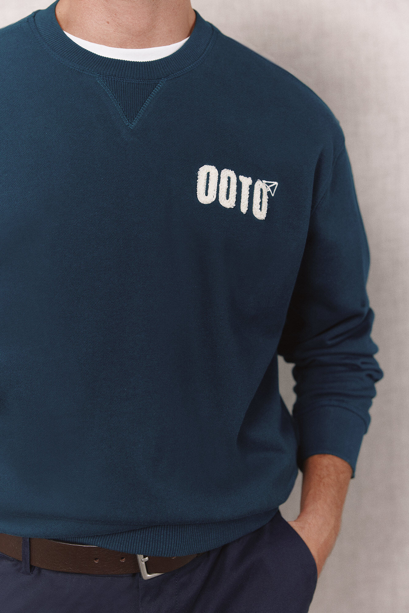 OOTO Sudadera logo bordado cuello caja Azul