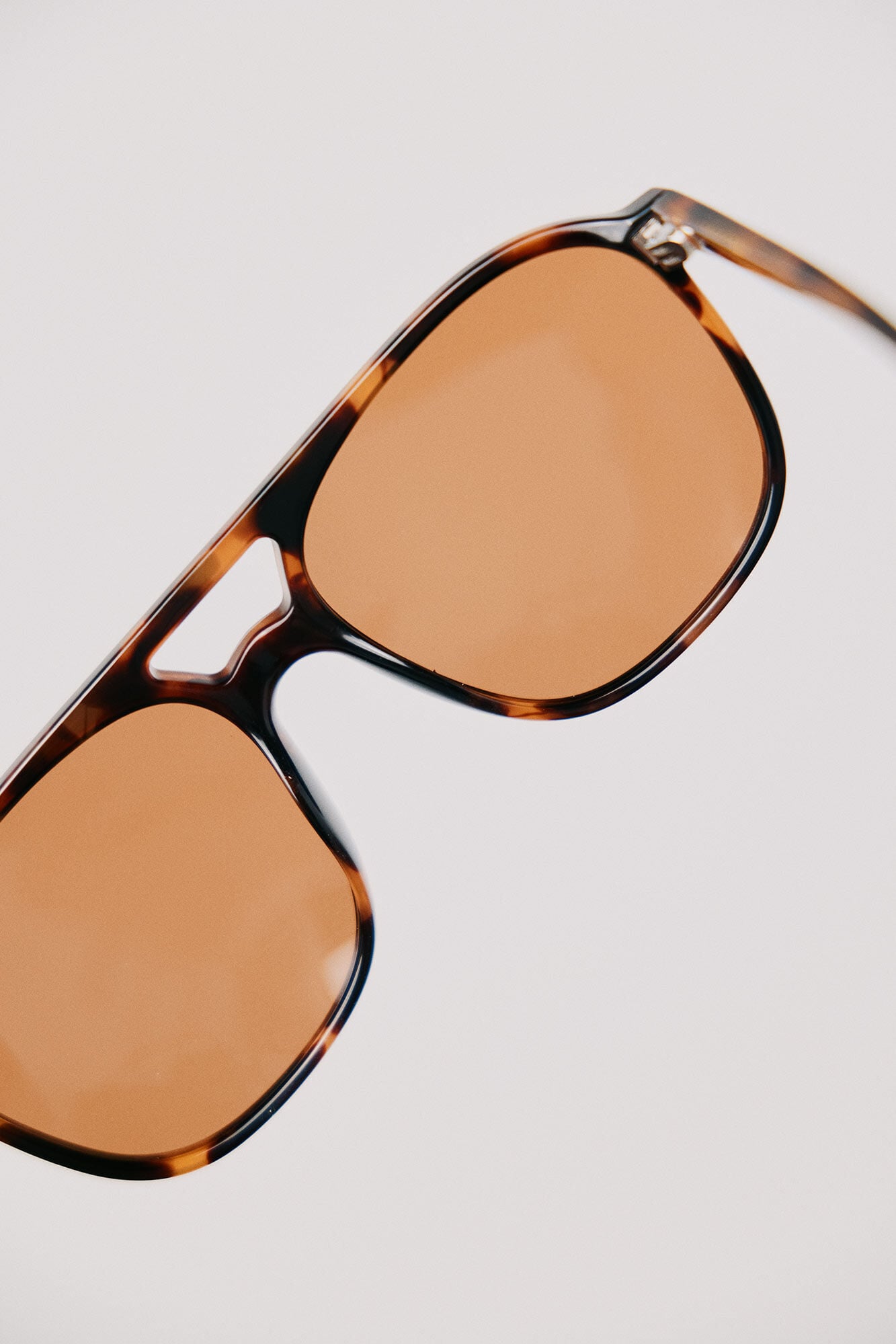 OOTO Marrakech. Gafa aviador rectangular acetato Marr&oacute;n oscuro