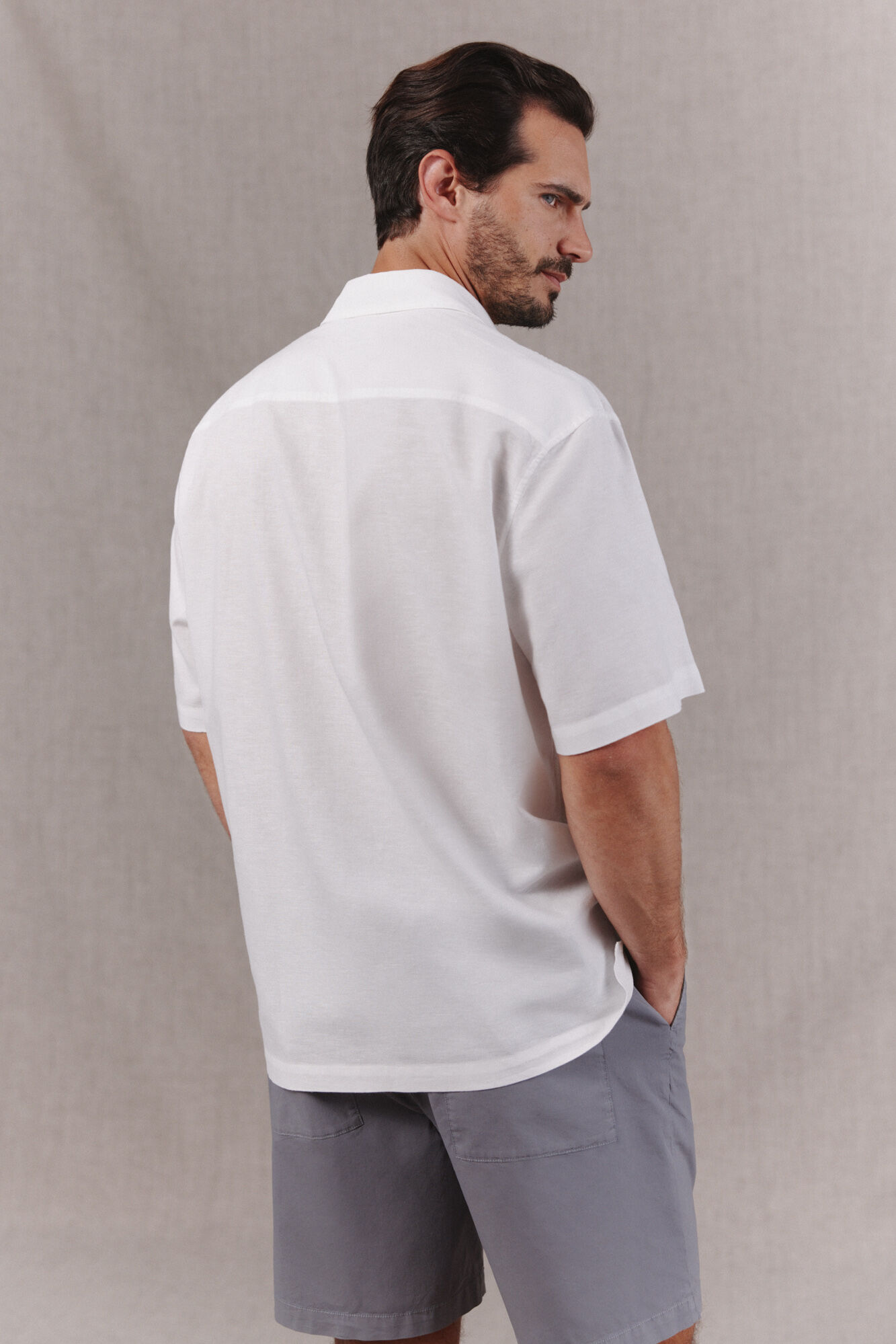 OOTO Camisa em algod&atilde;o e linho lisa de manga curta Branco