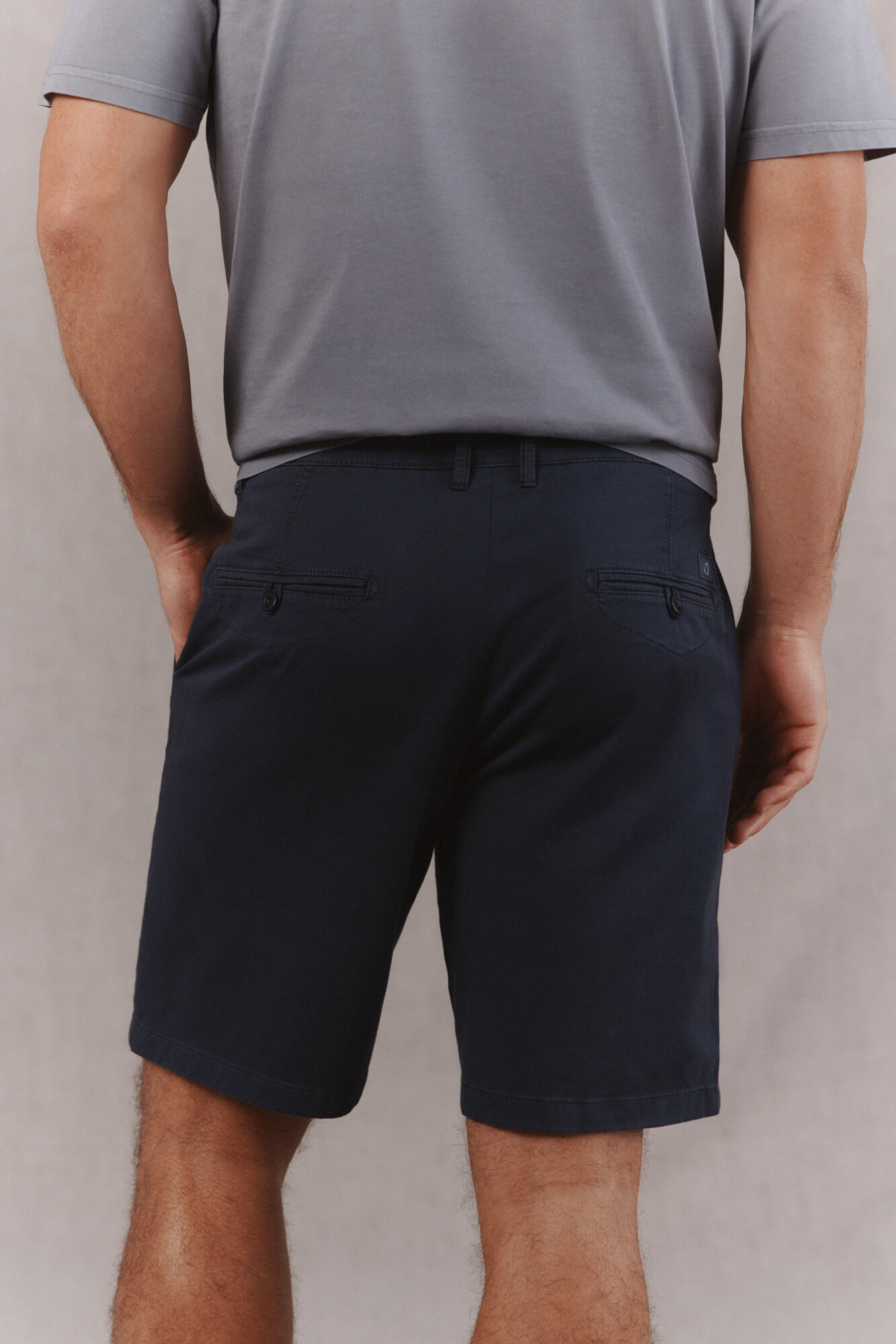 OOTO Bermuda b&aacute;sica regular Gris oscuro