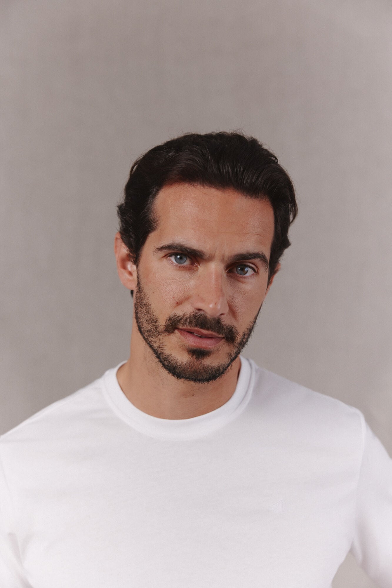 OOTO T-shirt b&aacute;sica lavagem desbotada com bordado avi&atilde;o Branco