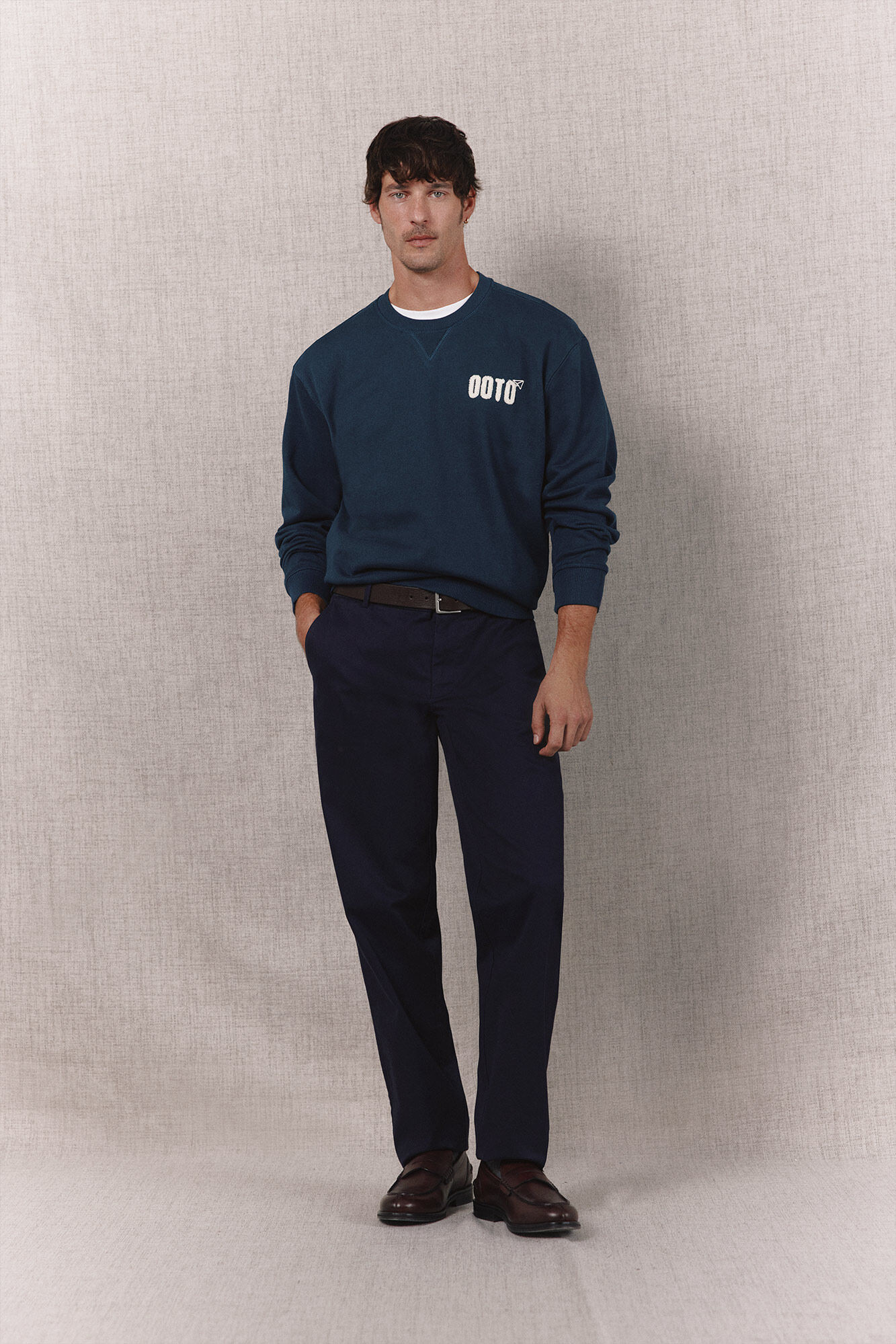 OOTO Sudadera logo bordado cuello caja Azul