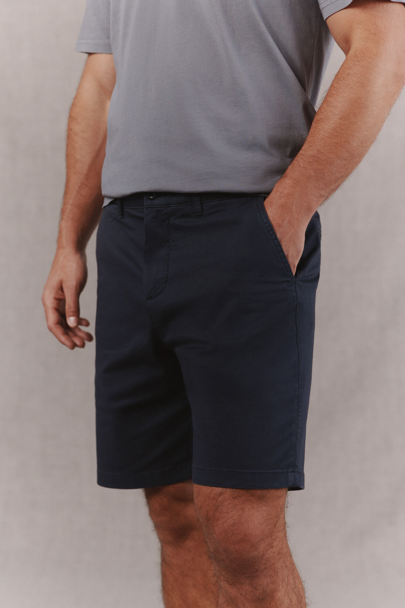 OOTO Bermuda b&aacute;sica regular Gris oscuro