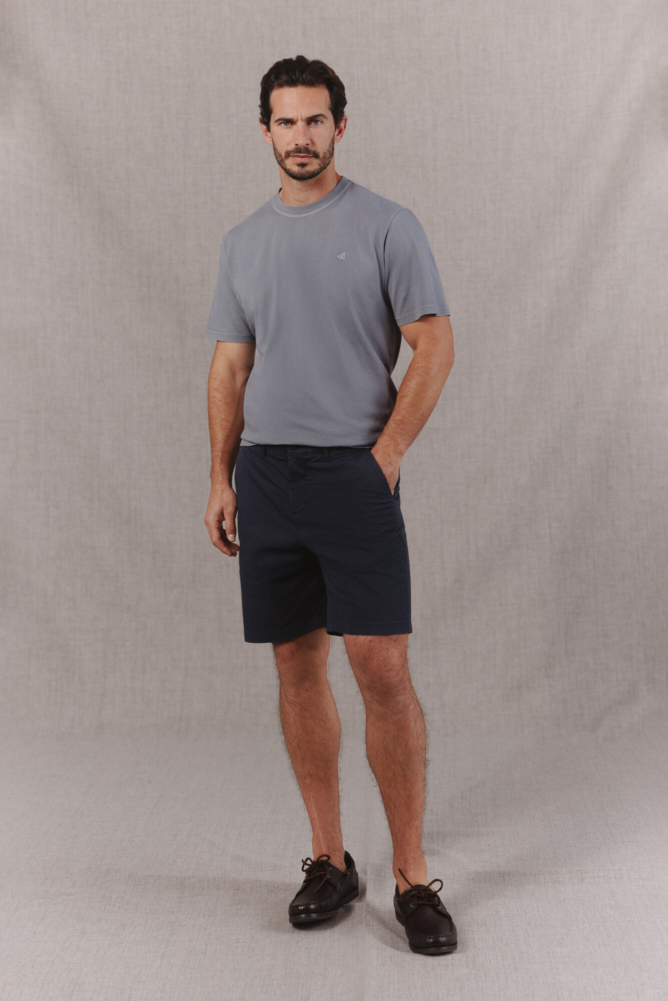 OOTO Bermuda b&aacute;sica regular Gris oscuro