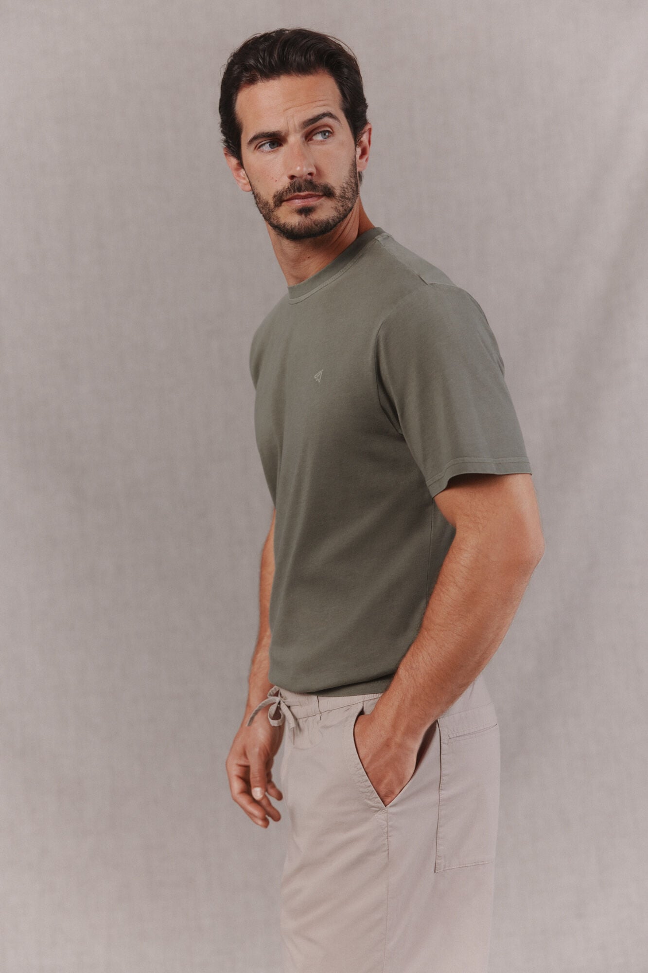 OOTO Camiseta b&aacute;sica lavada con bordado avi&oacute;n