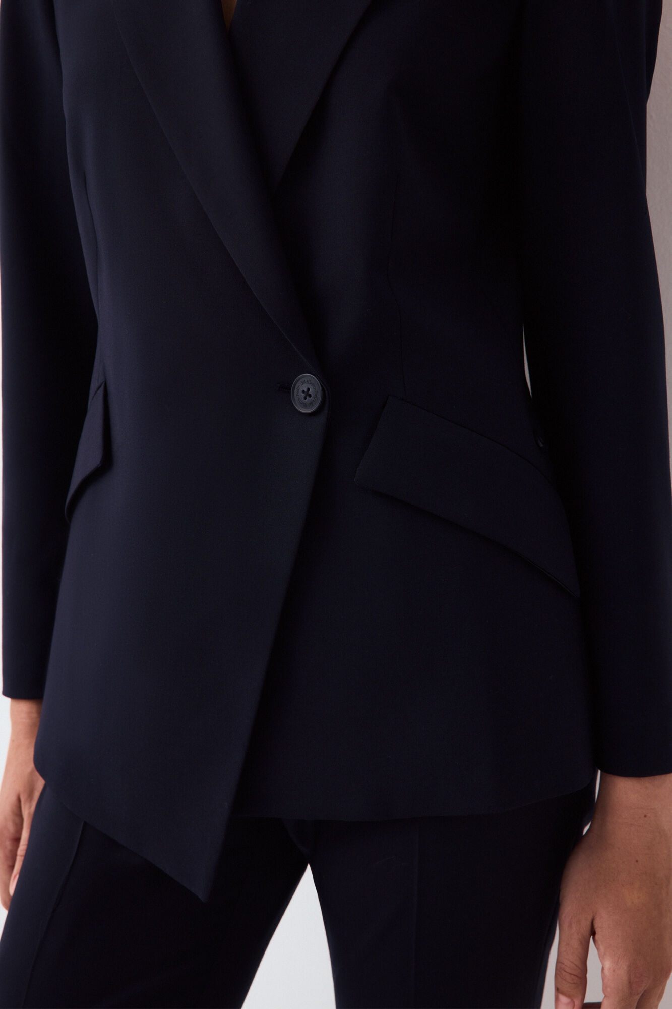Pedro del Hierro Blazer asim&eacute;trica lana fr&iacute;a