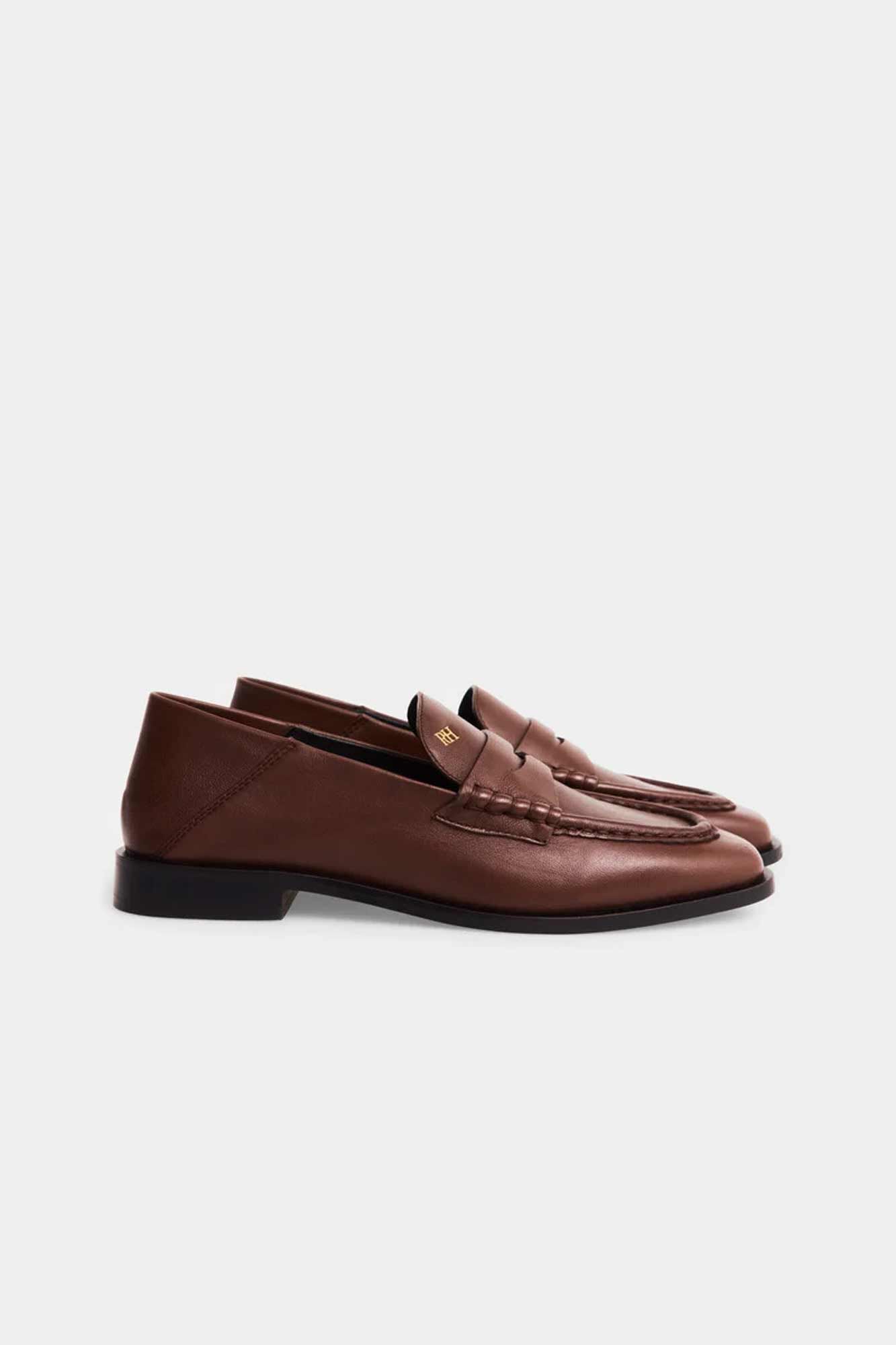 Pedro del Hierro Mocas&iacute;n piel