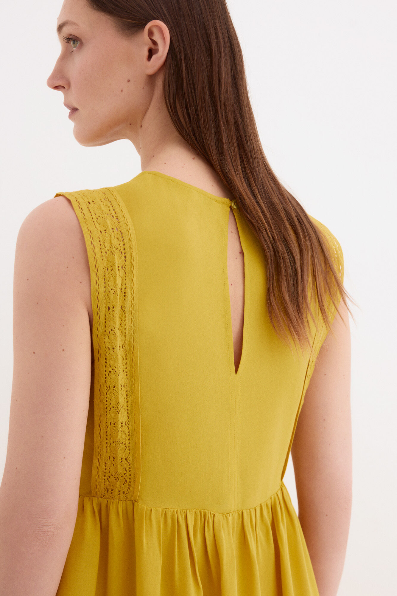 Pedro del Hierro Vestido rom&aacute;ntico bordados Amarillo