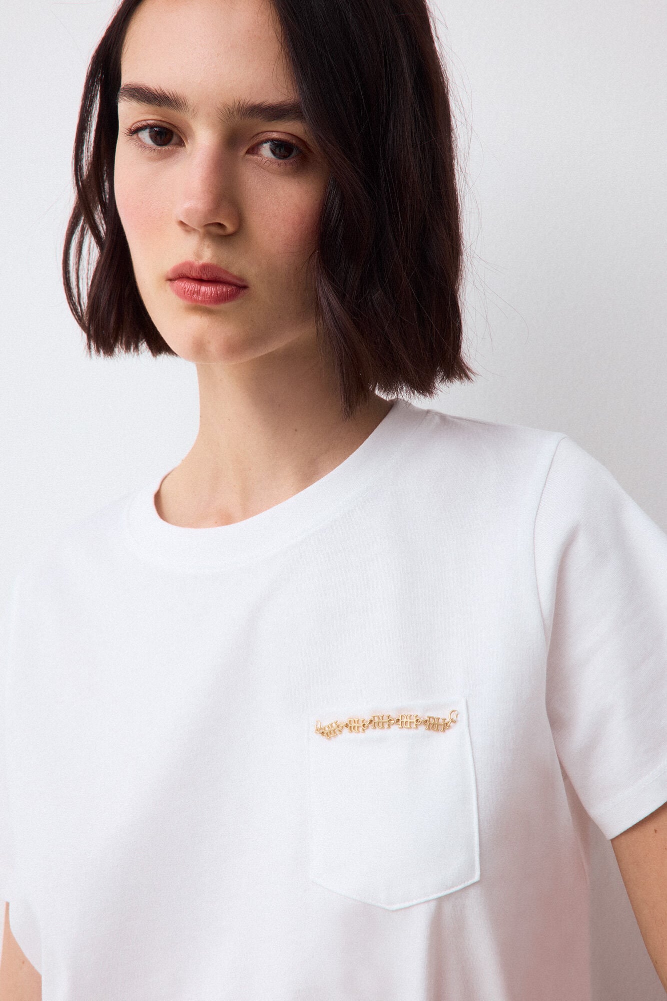 Pedro del Hierro Camiseta manga corta con bolsillo y detalle de cadena