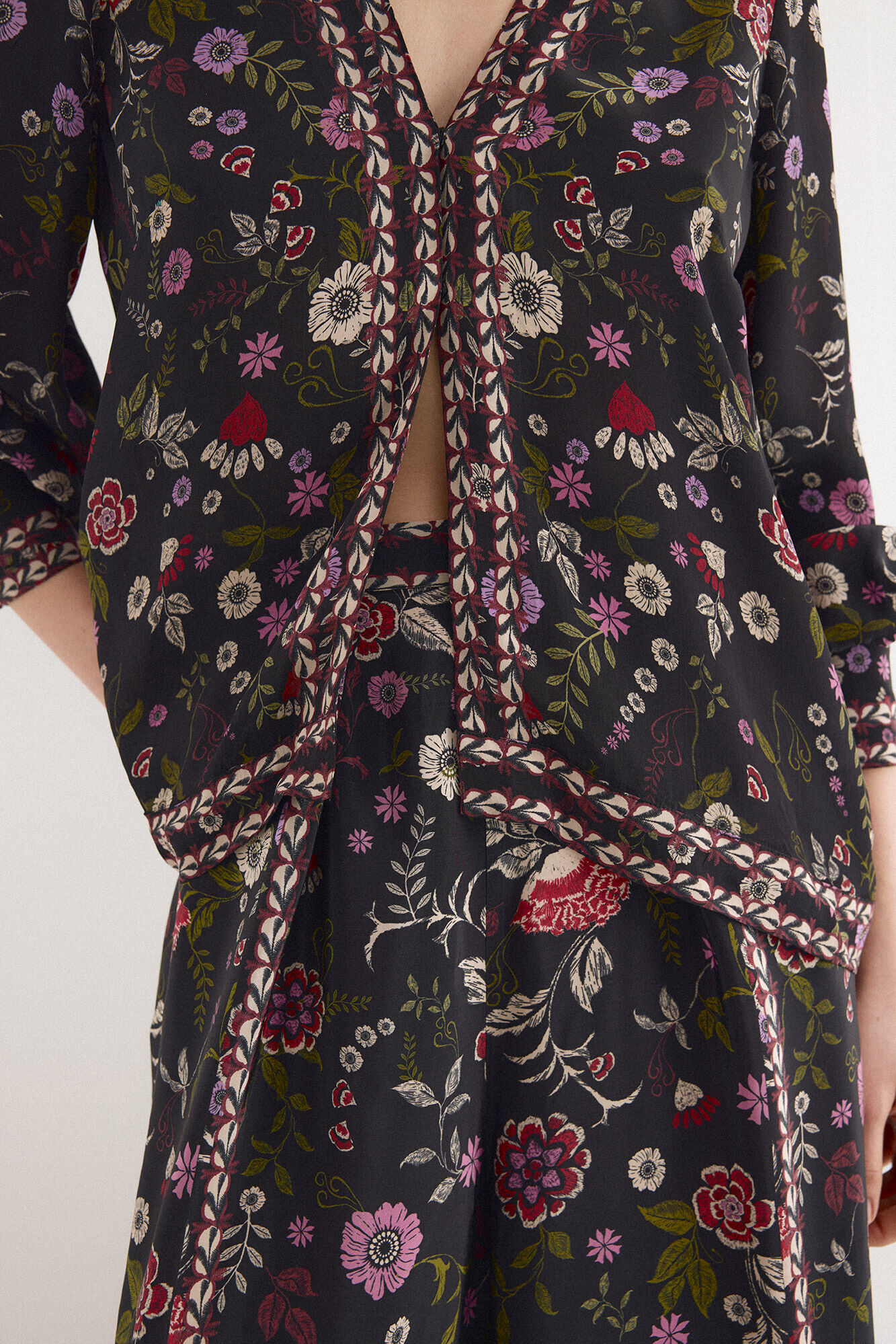 TFP by Tamara Falc&oacute; Border print blouse Black