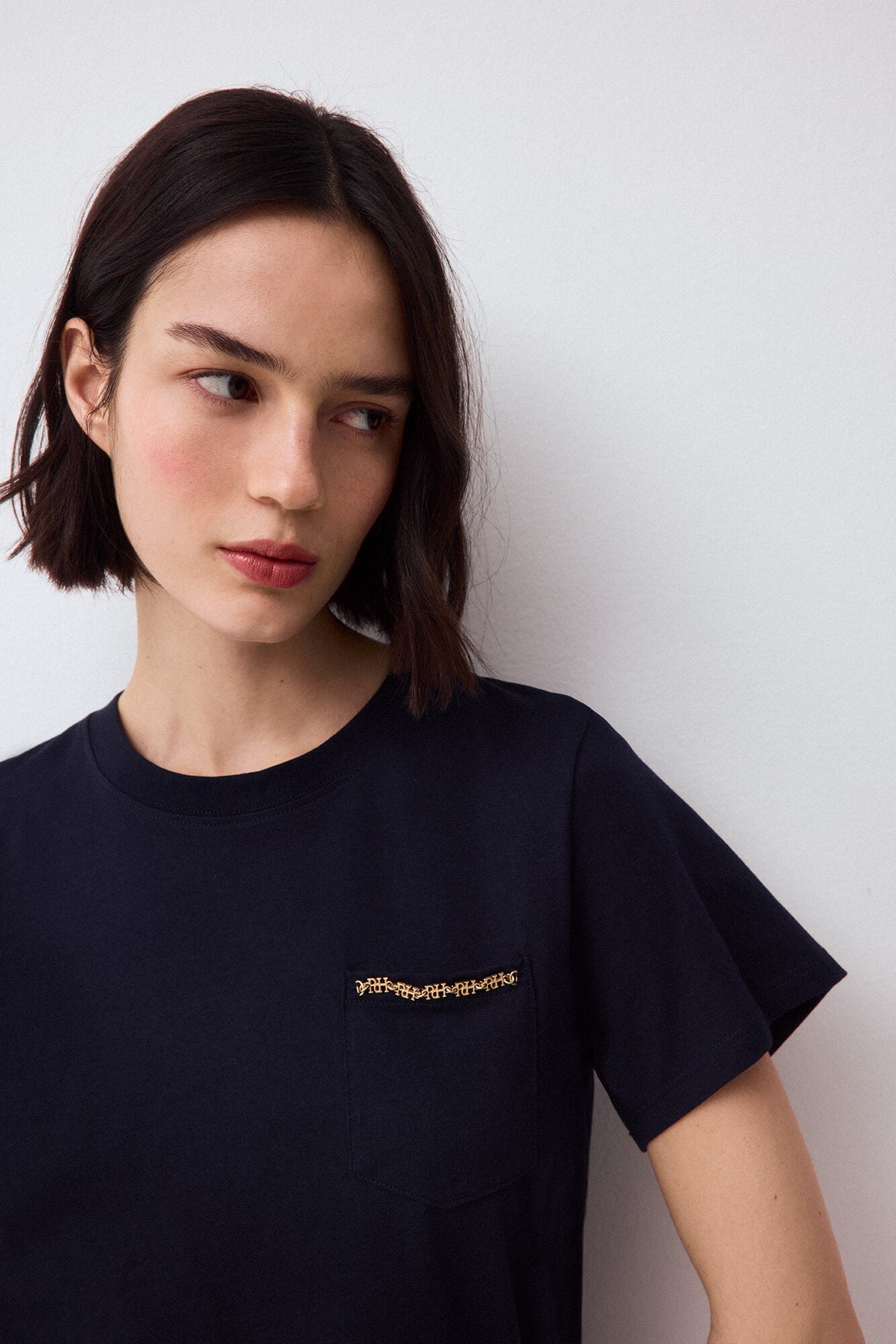 Pedro del Hierro Camiseta manga corta con bolsillo y detalle de cadena