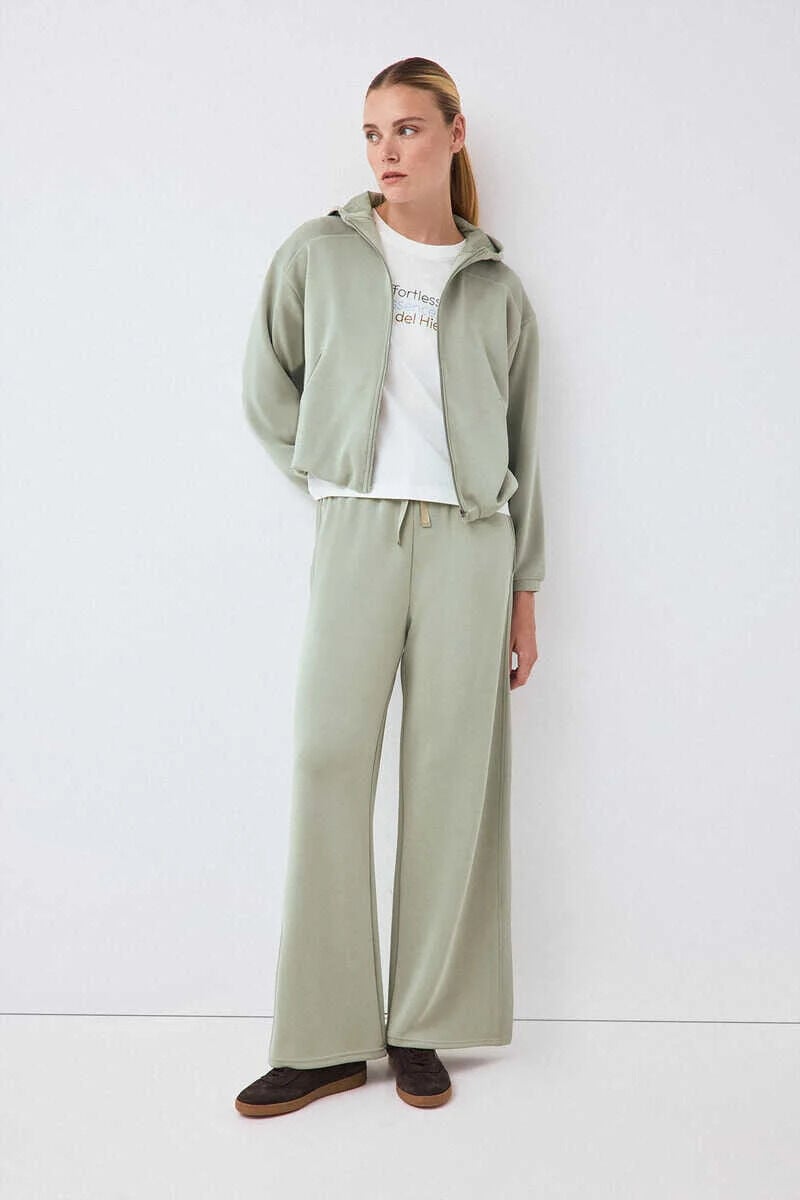 Sweatshirt and trousers set