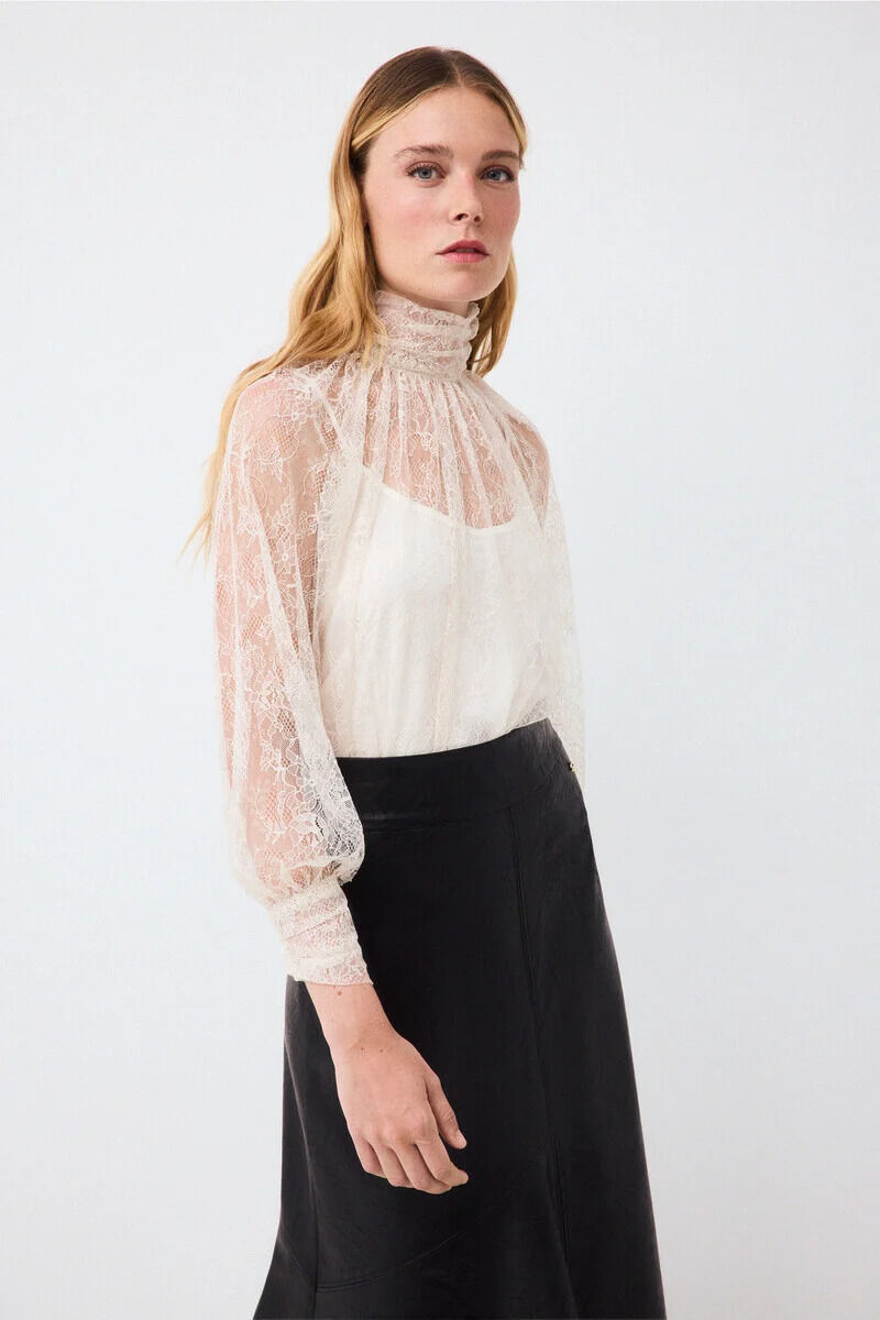 Conjunto de falda y blusa
