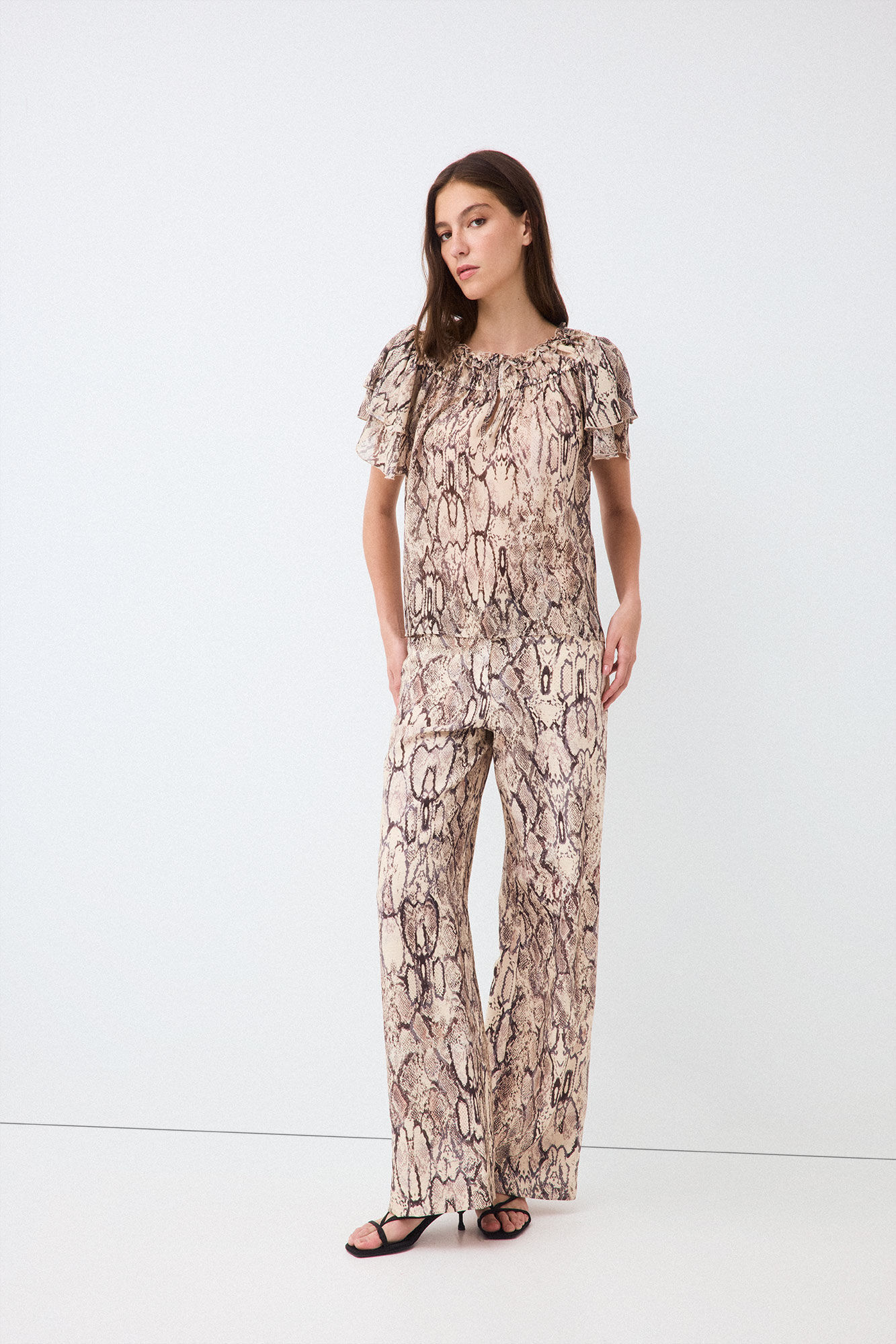 Conjunto de blusa y pantal&oacute;n
