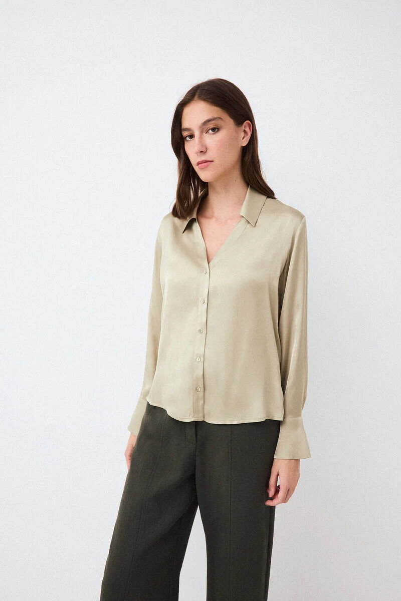 Conjunto de pantal&oacute;n y camisa