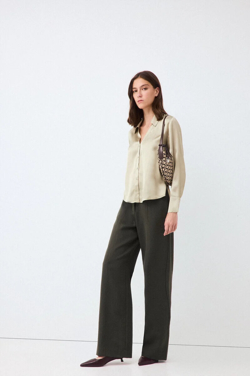 Conjunto de pantal&oacute;n y camisa