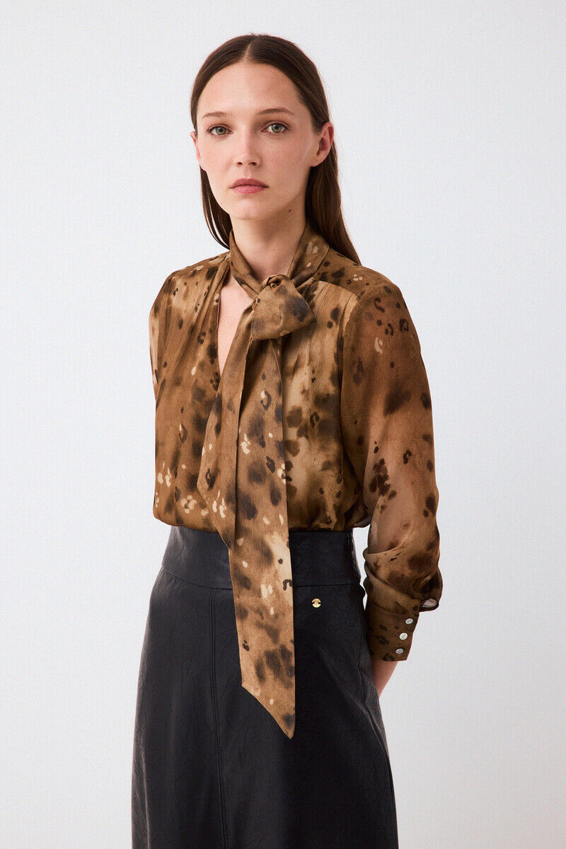 Conjunto de falda y blusa