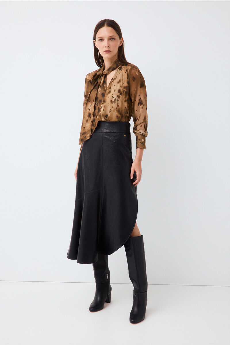 Conjunto de falda y blusa